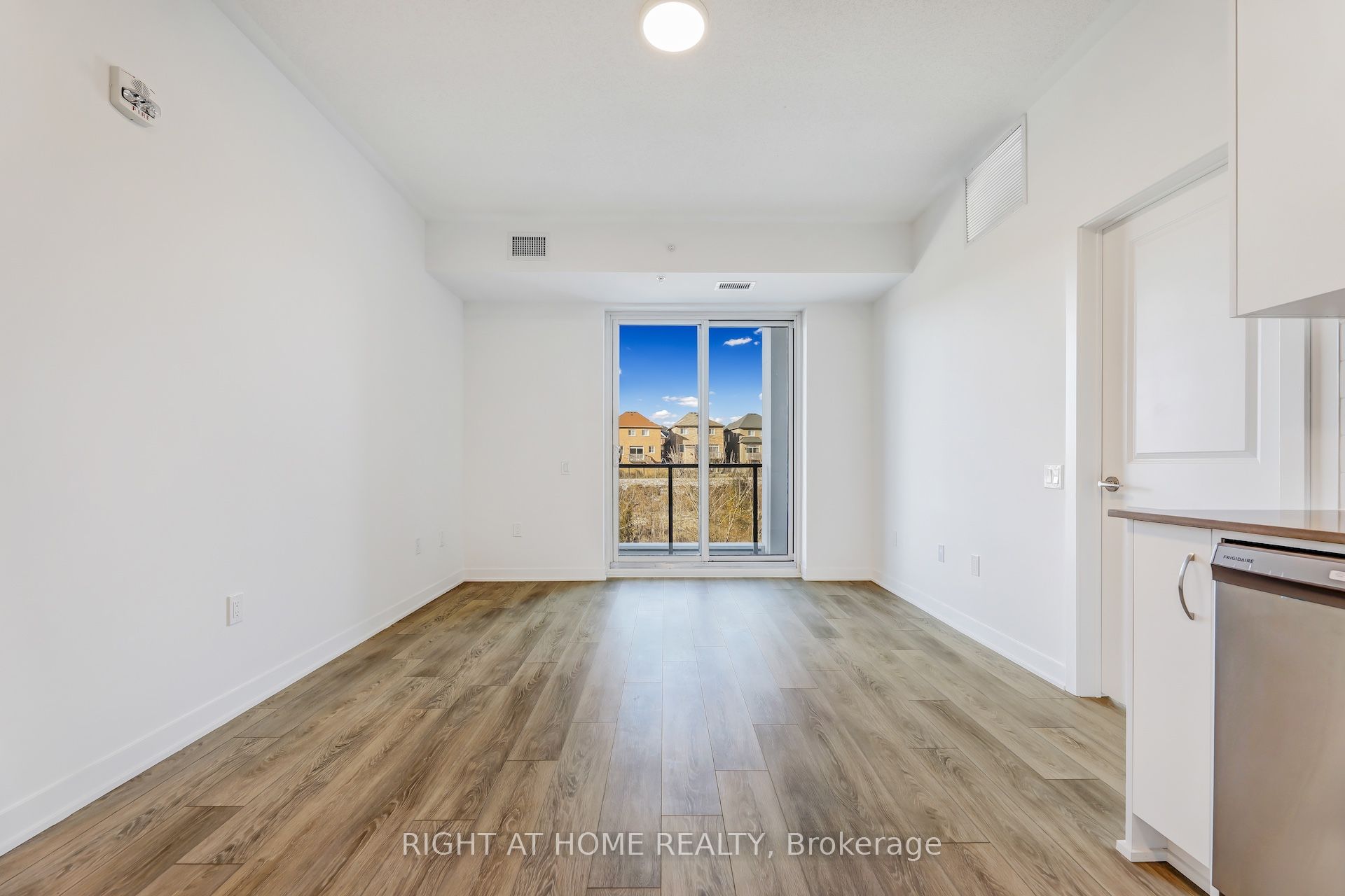#218 - 385 Arctic Red Drive Property Photo 4