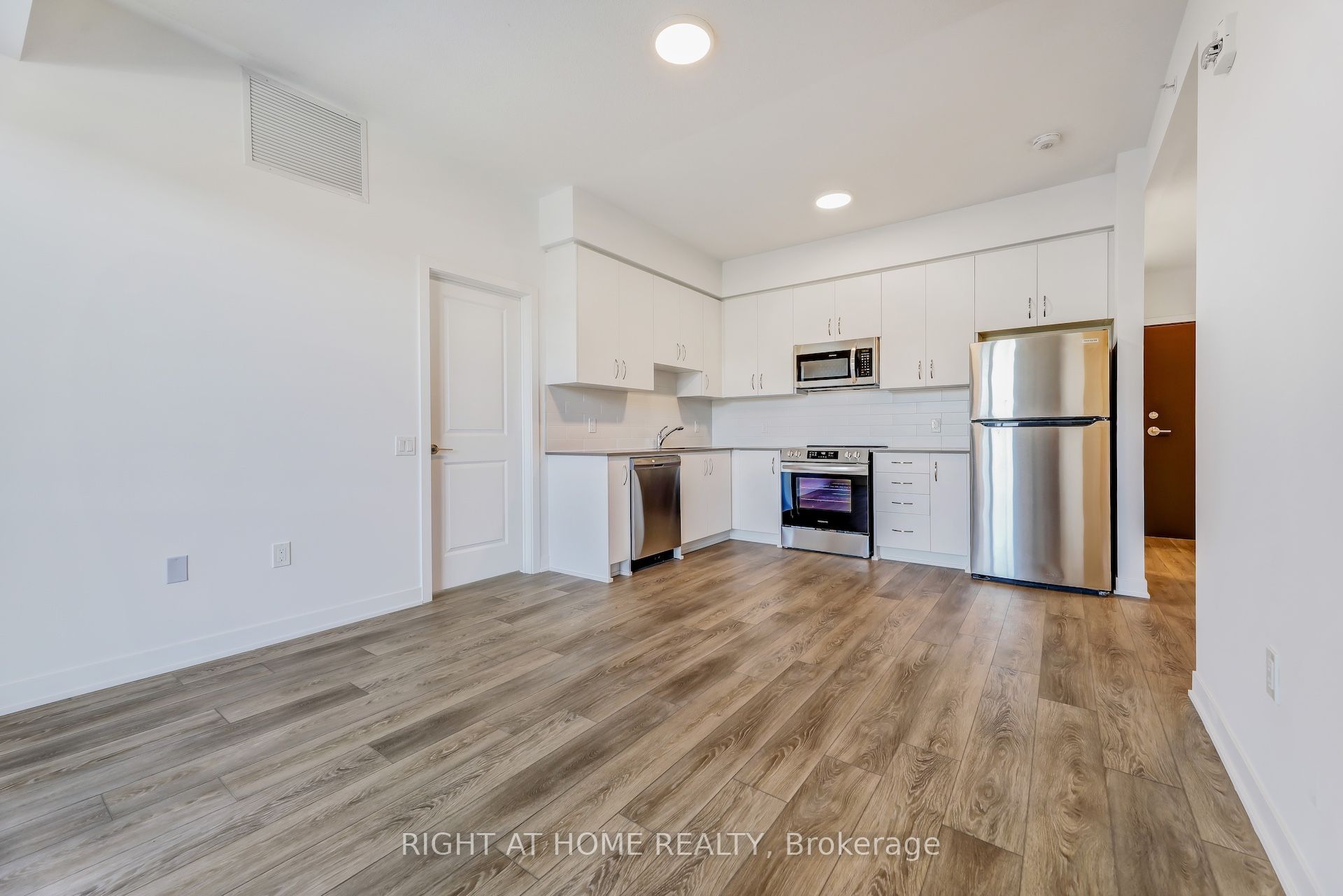 #218 - 385 Arctic Red Drive Property Photo 6