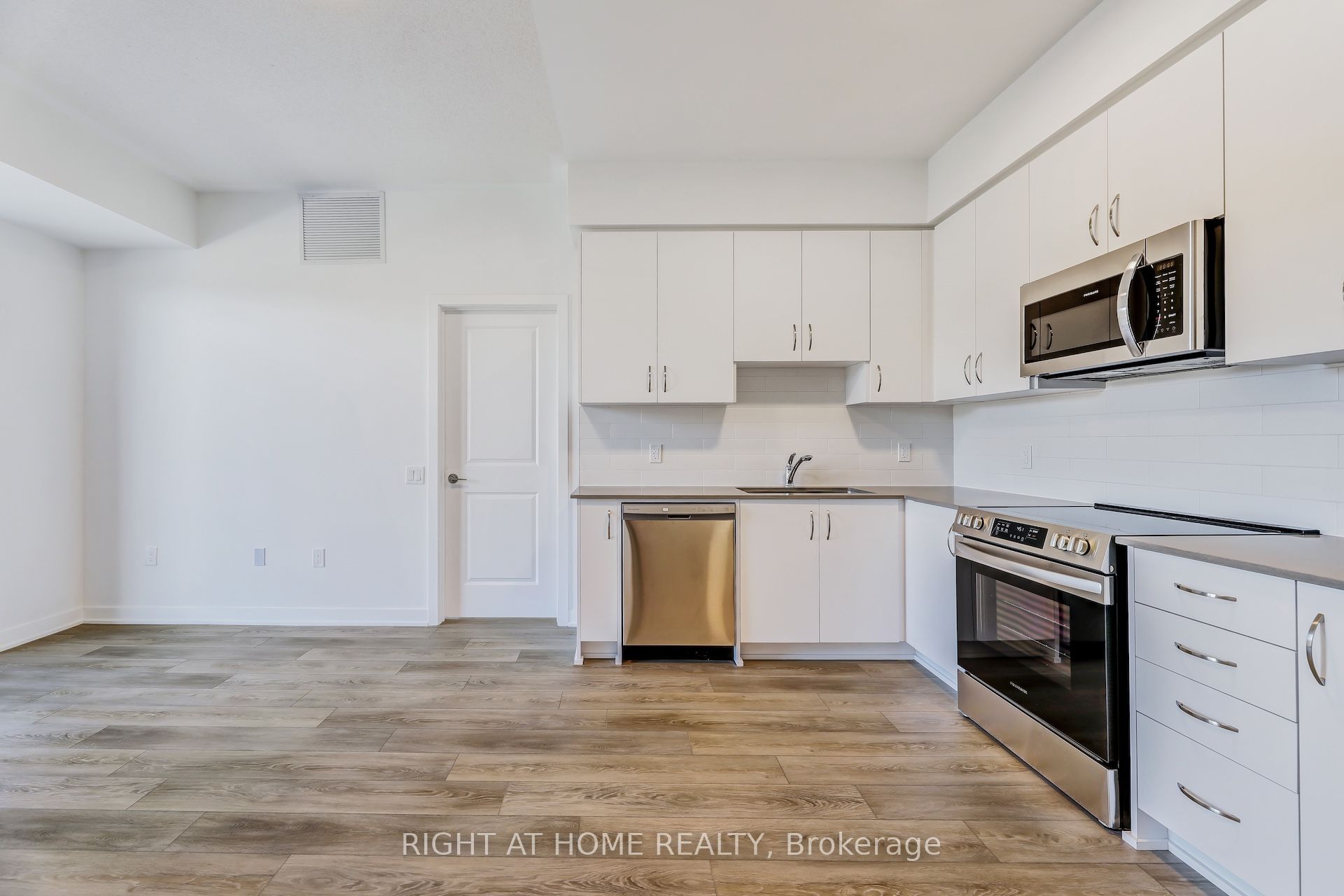 #218 - 385 Arctic Red Drive Property Photo 10