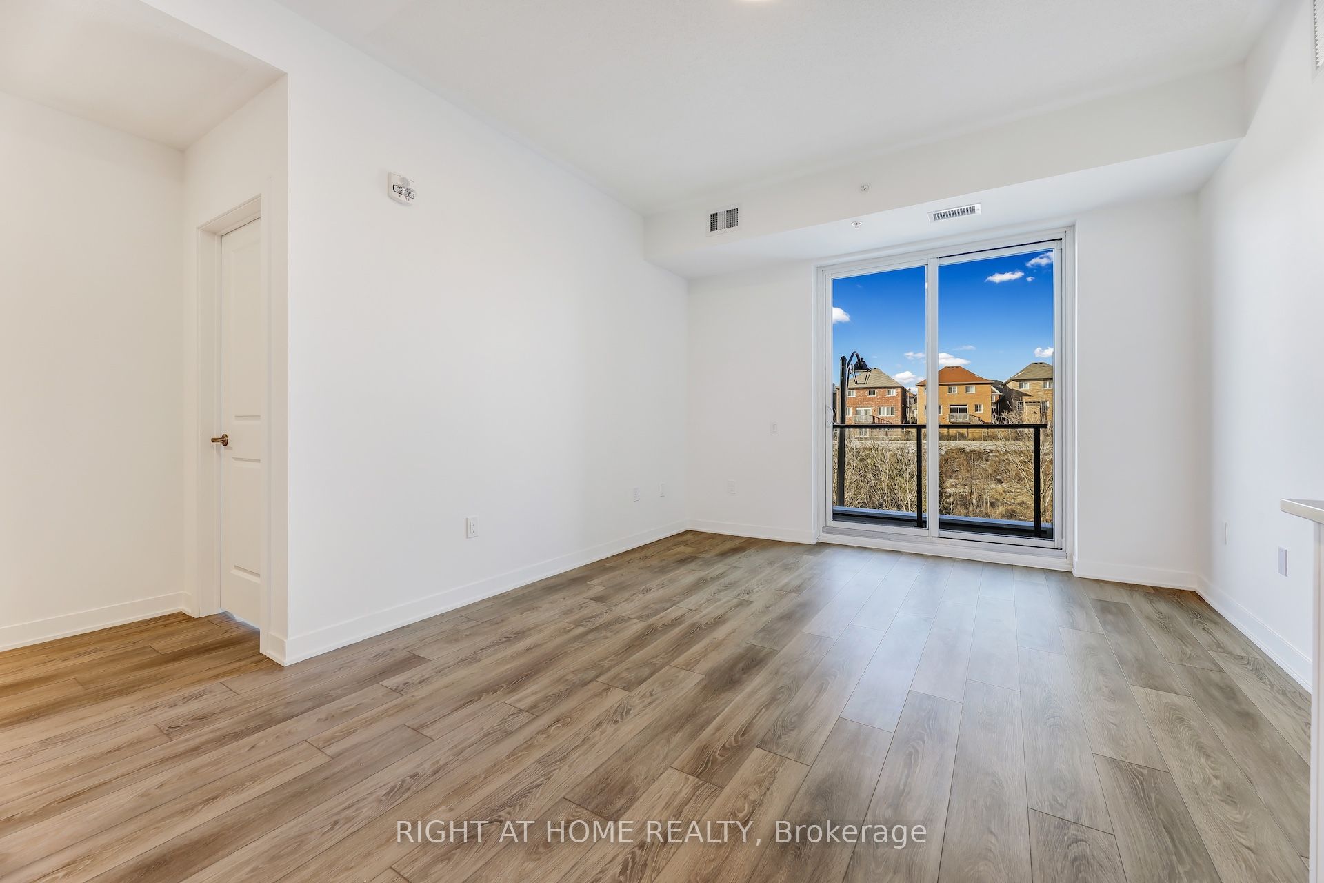 #218 - 385 Arctic Red Drive Property Photo 12