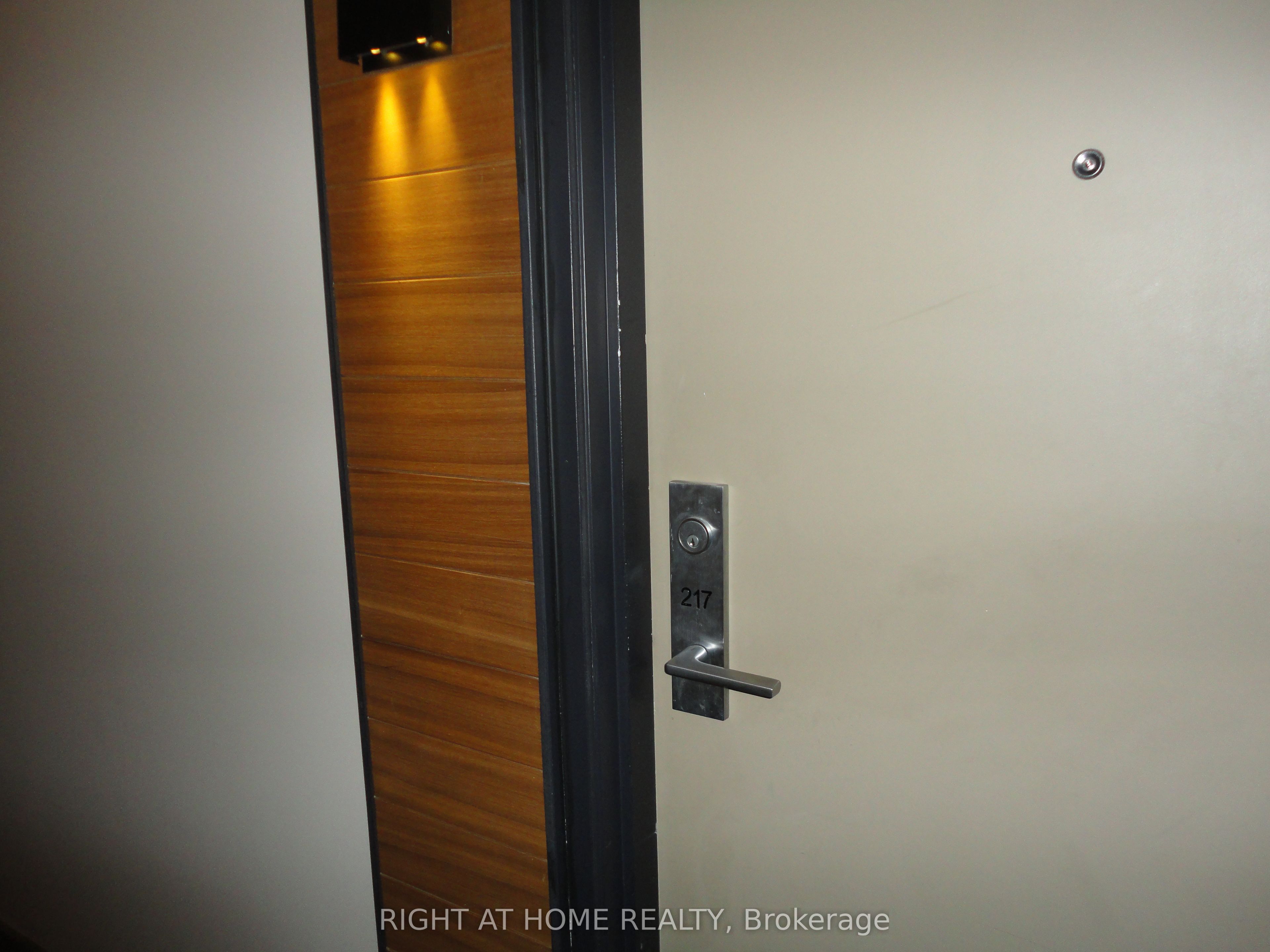 #217 - 66 Kippendavie Avenue Property Photo 3