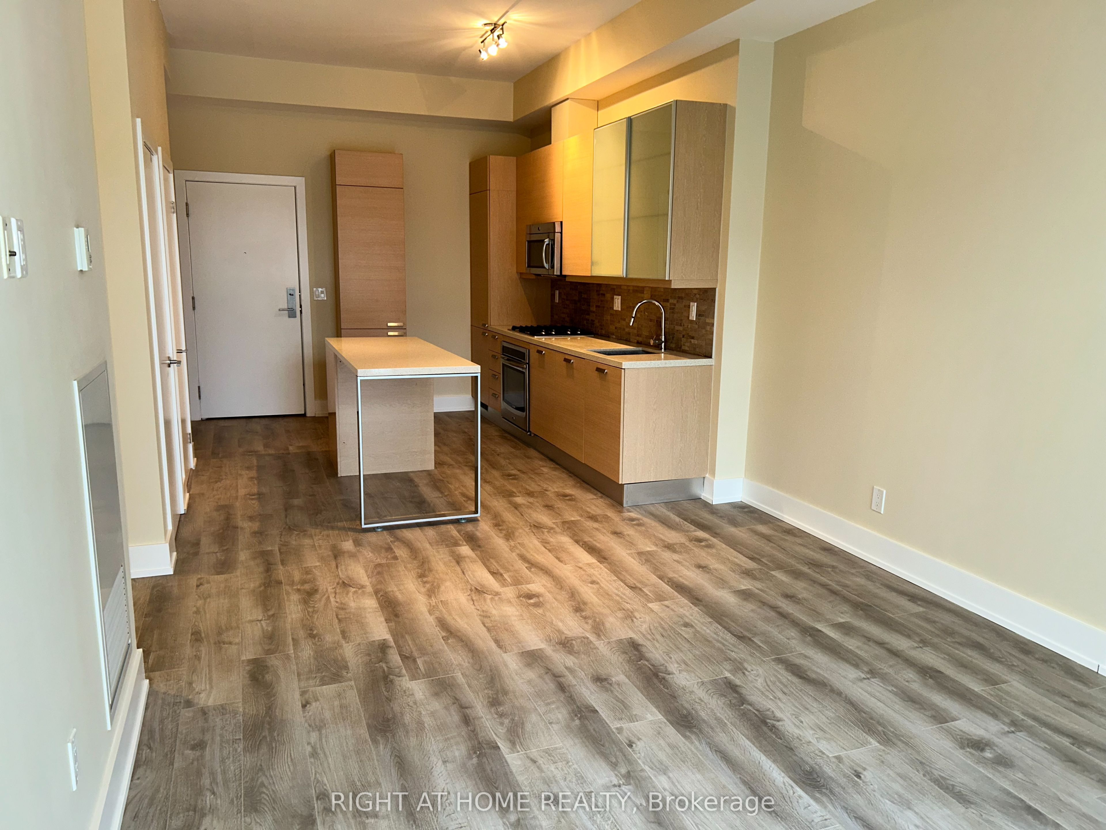 #217 - 66 Kippendavie Avenue Property Photo 4
