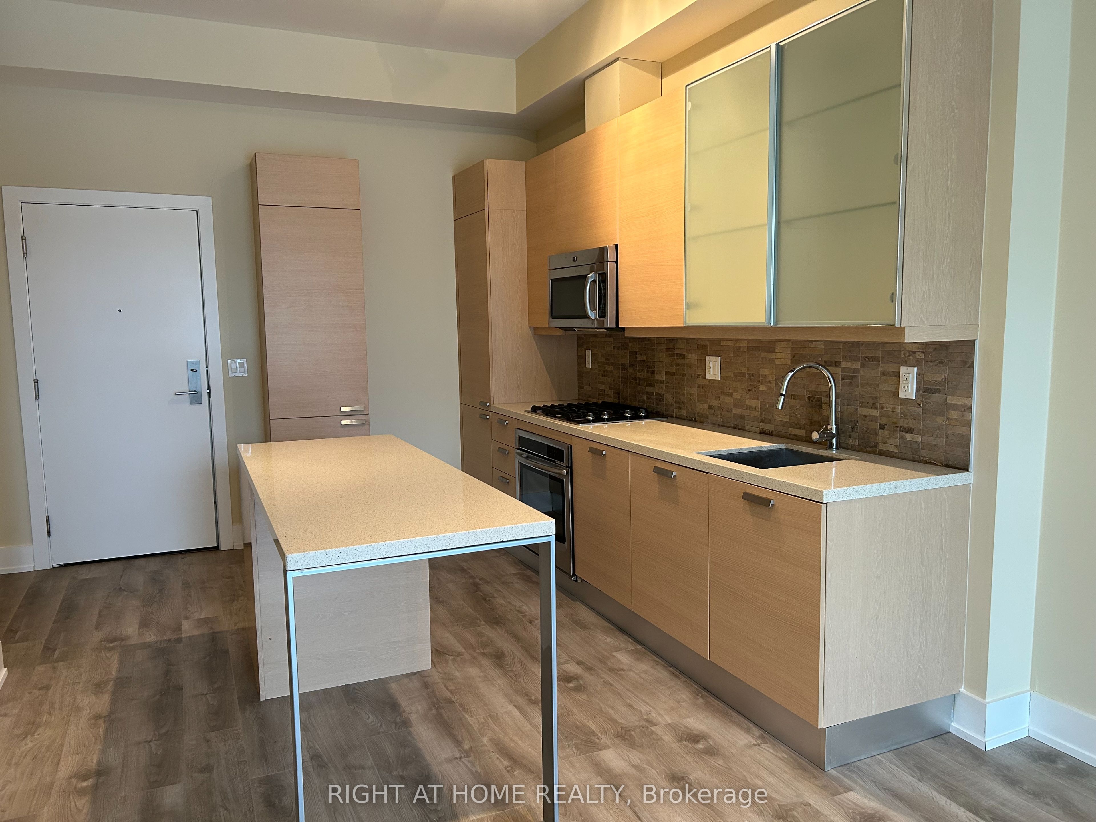 #217 - 66 Kippendavie Avenue Property Photo 5