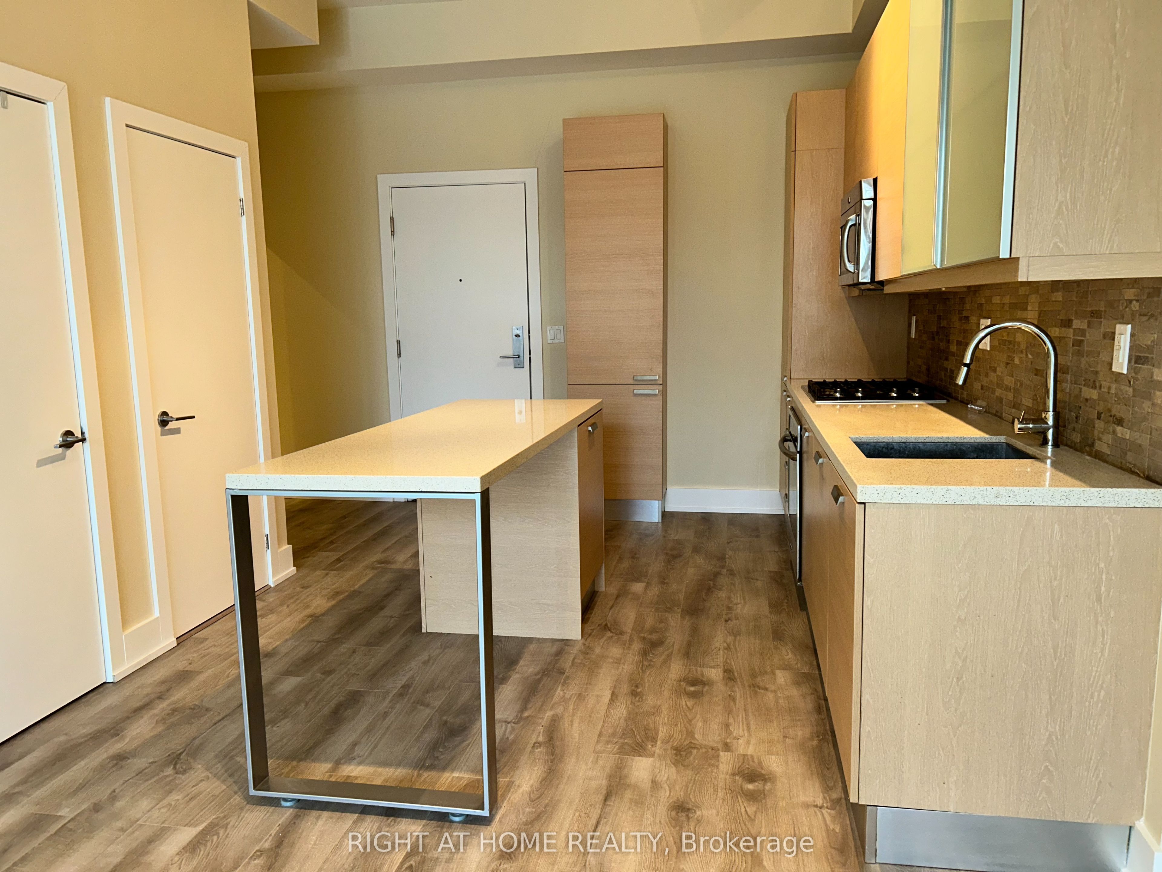 #217 - 66 Kippendavie Avenue Property Photo 6