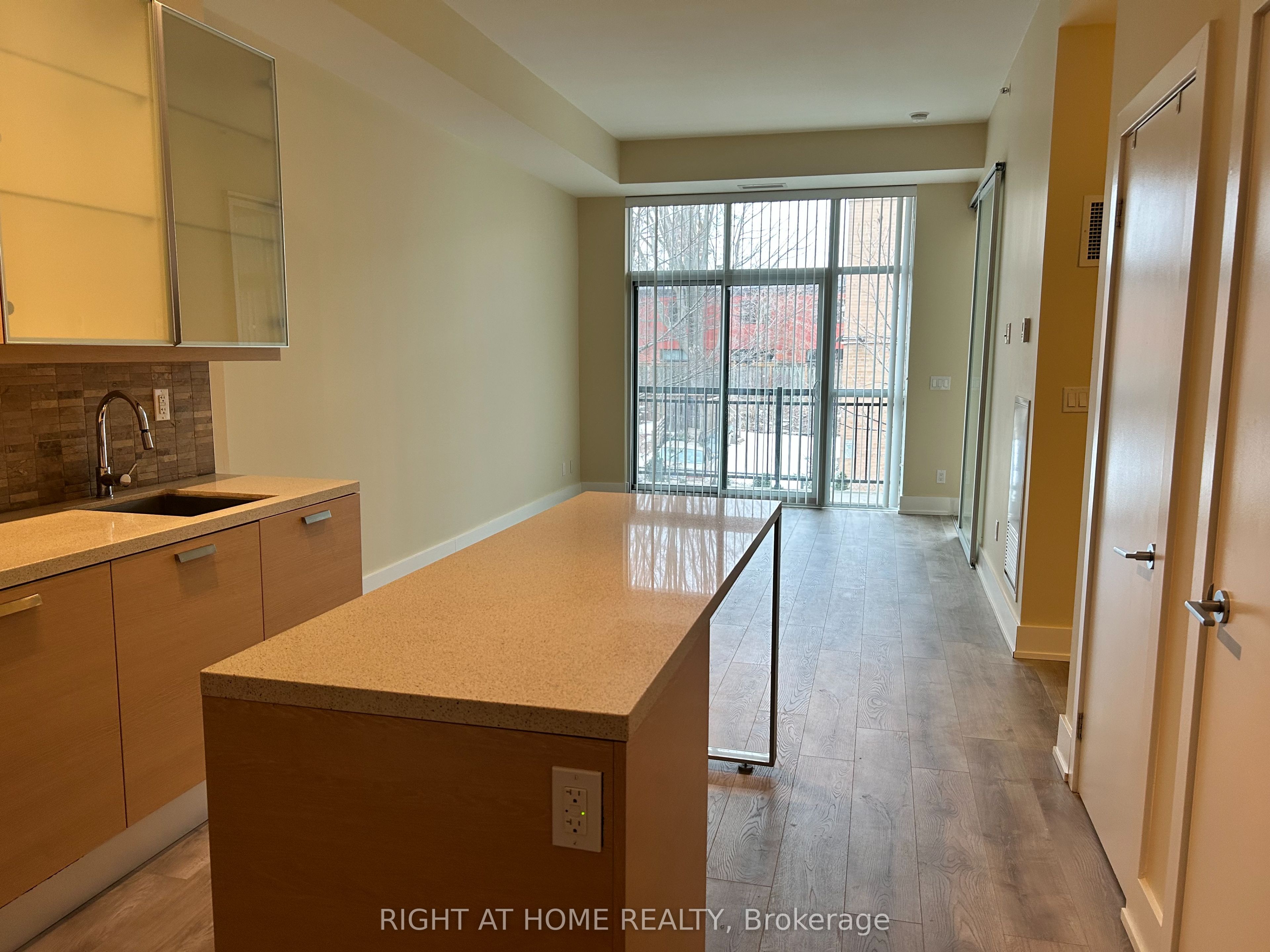 #217 - 66 Kippendavie Avenue Property Photo 7