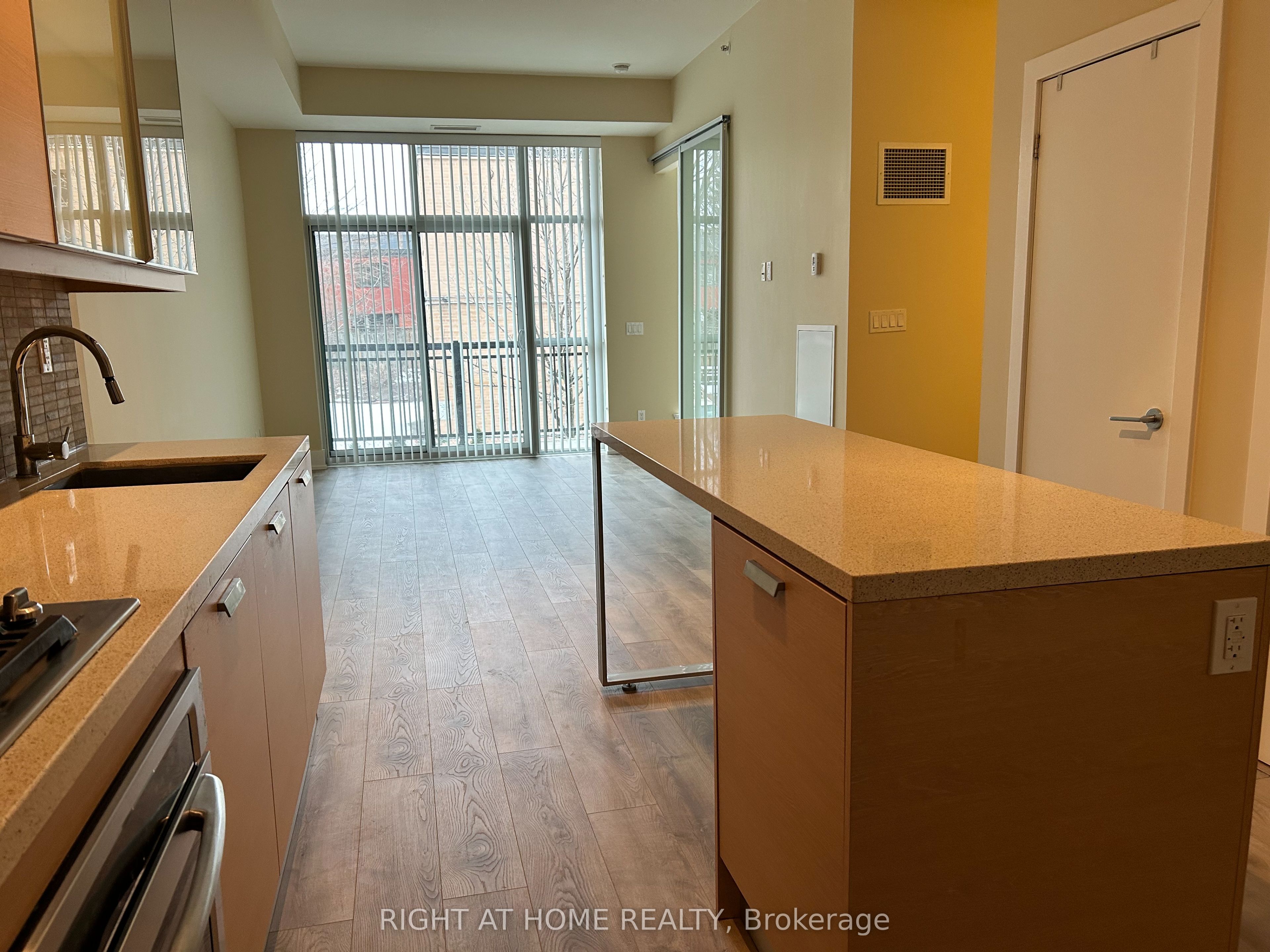 #217 - 66 Kippendavie Avenue Property Photo 8