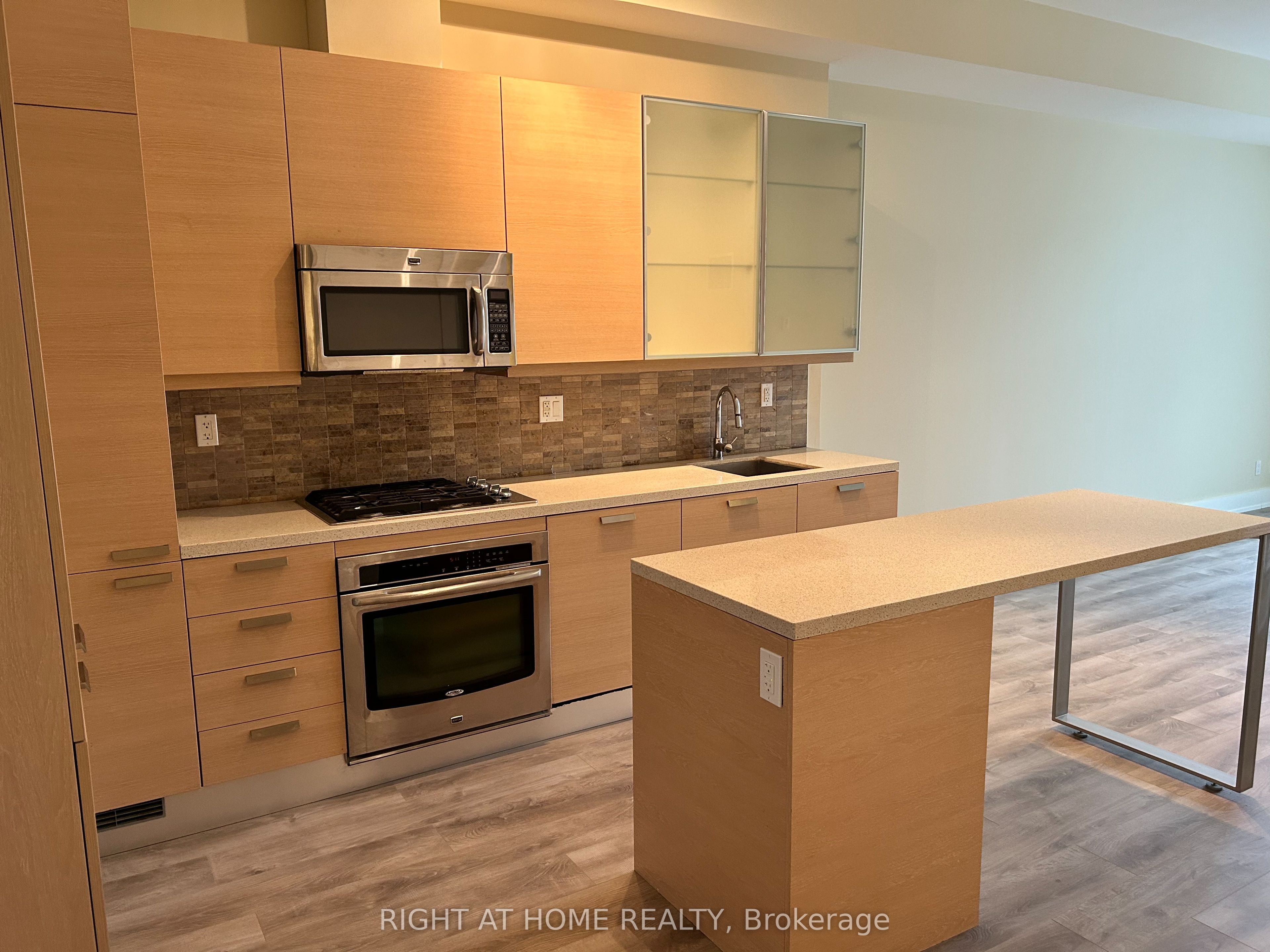 #217 - 66 Kippendavie Avenue Property Photo 9