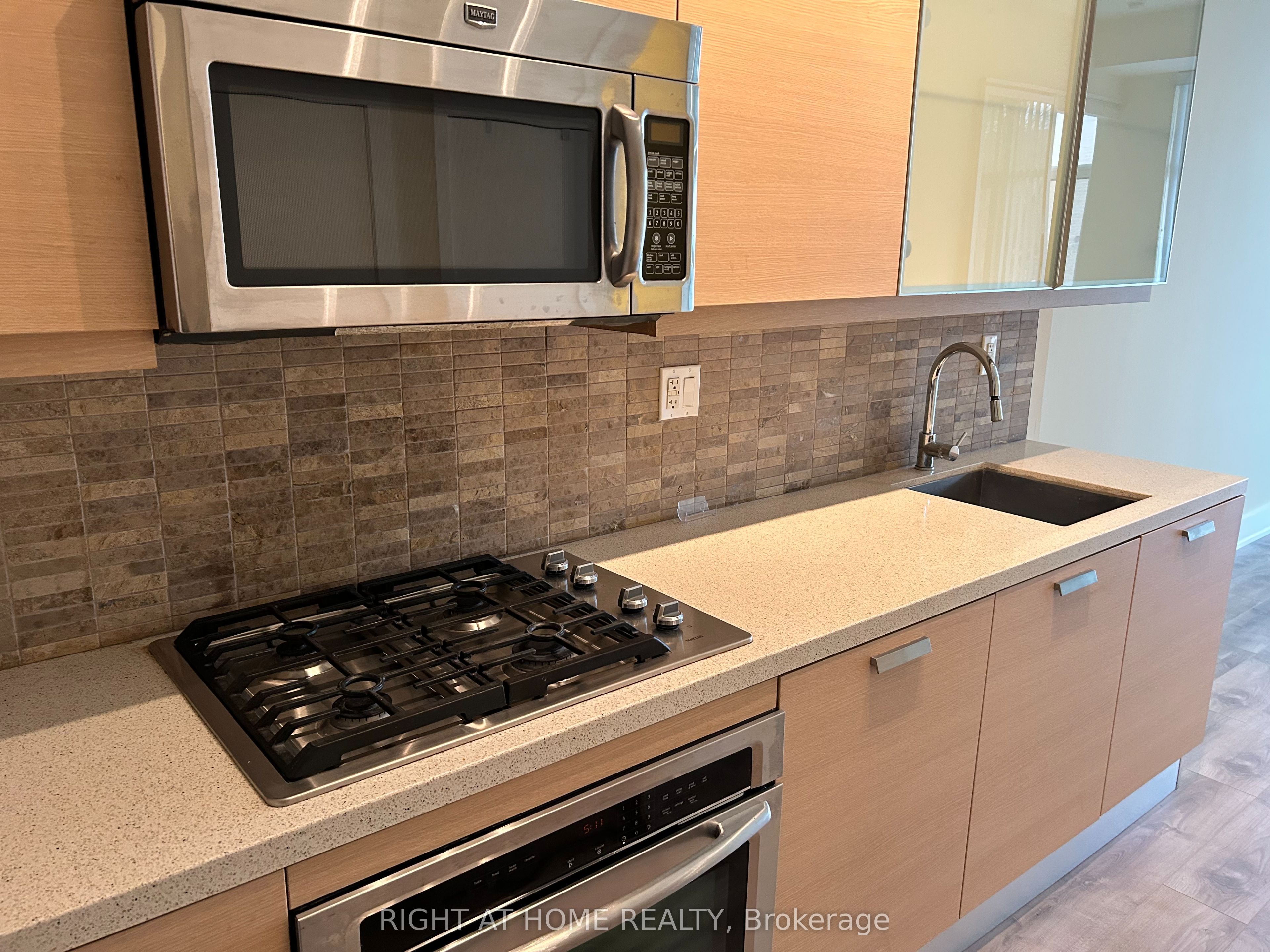 #217 - 66 Kippendavie Avenue Property Photo 10