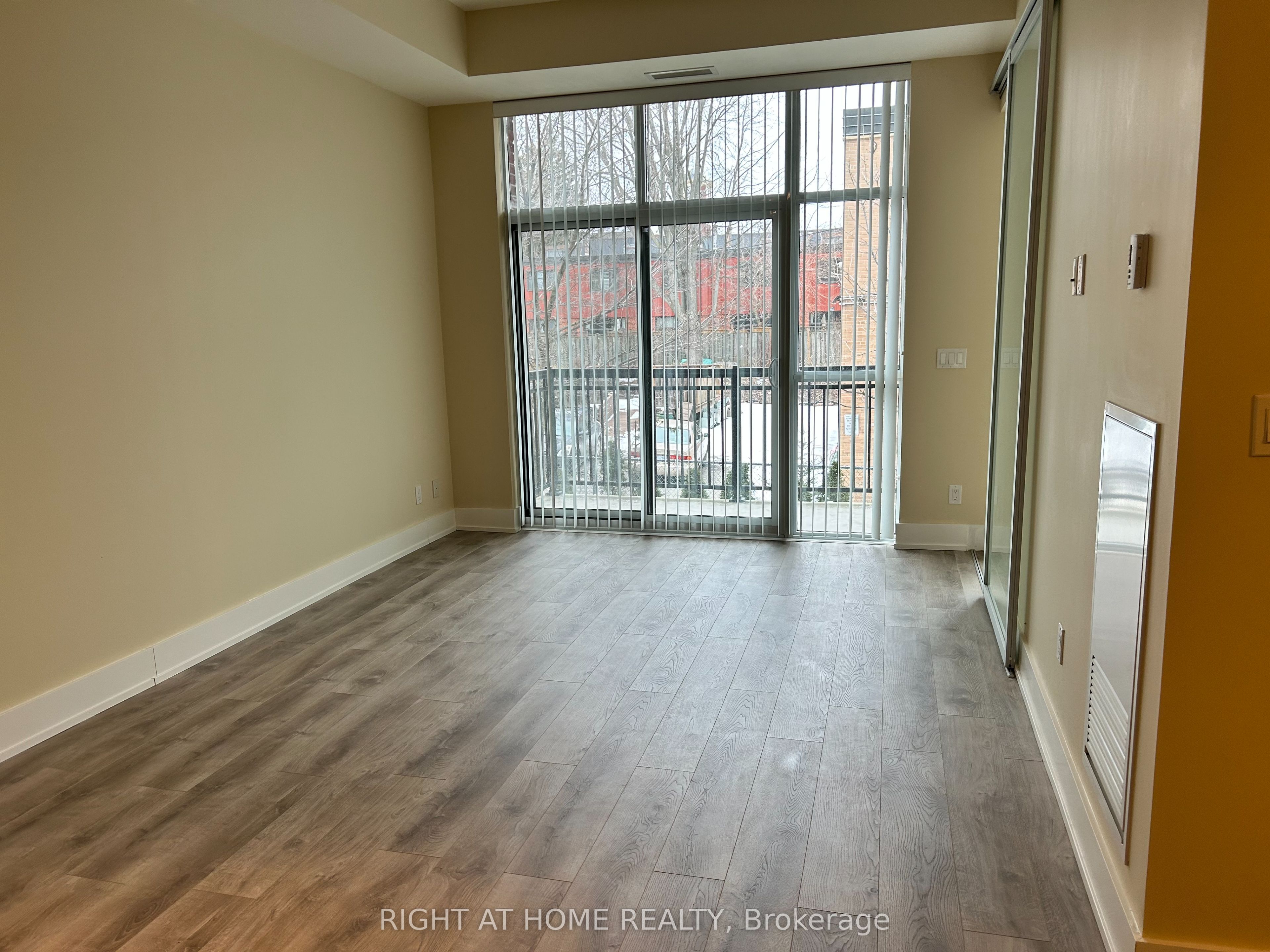 #217 - 66 Kippendavie Avenue Property Photo 11