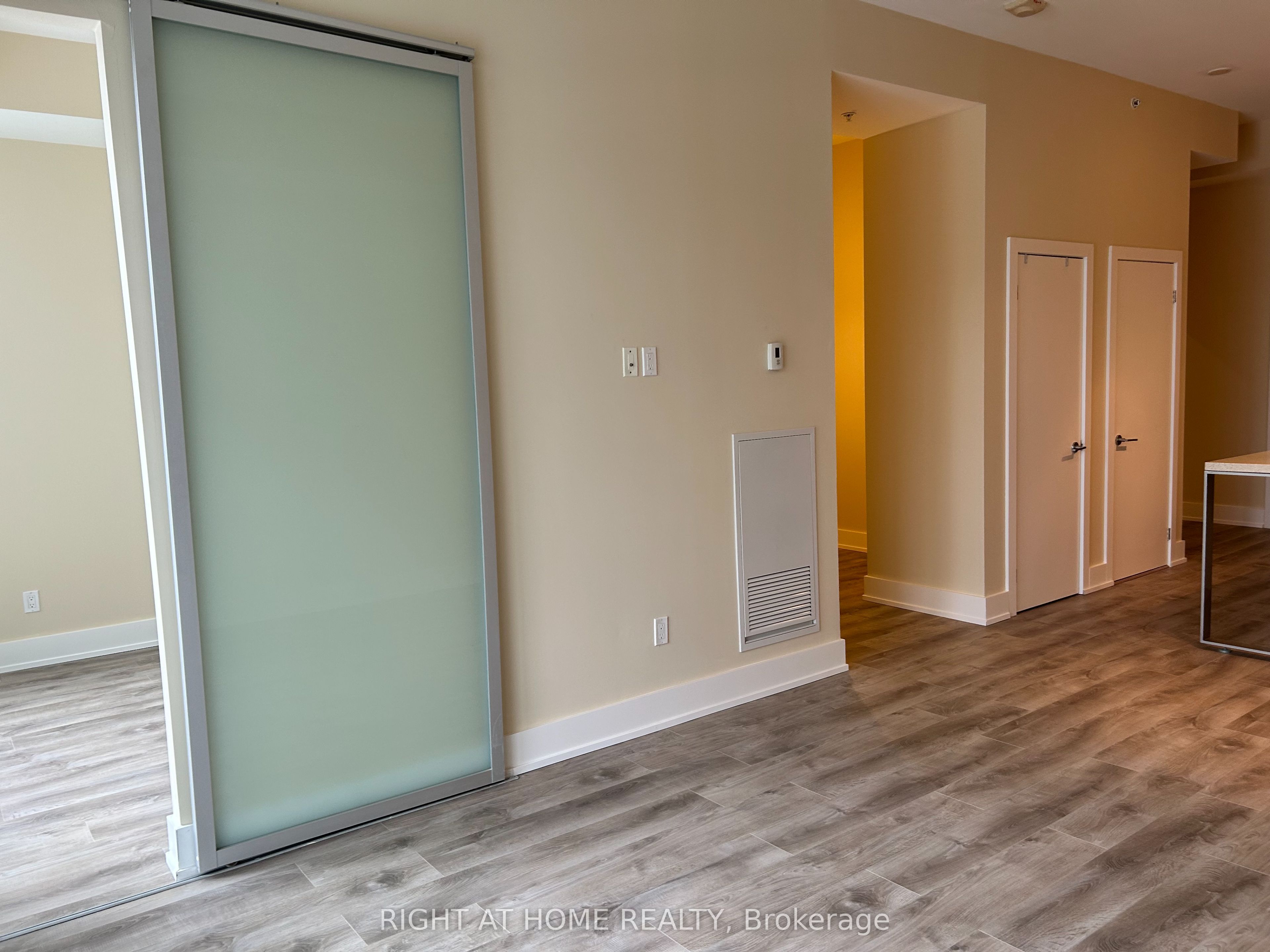 #217 - 66 Kippendavie Avenue Property Photo 12