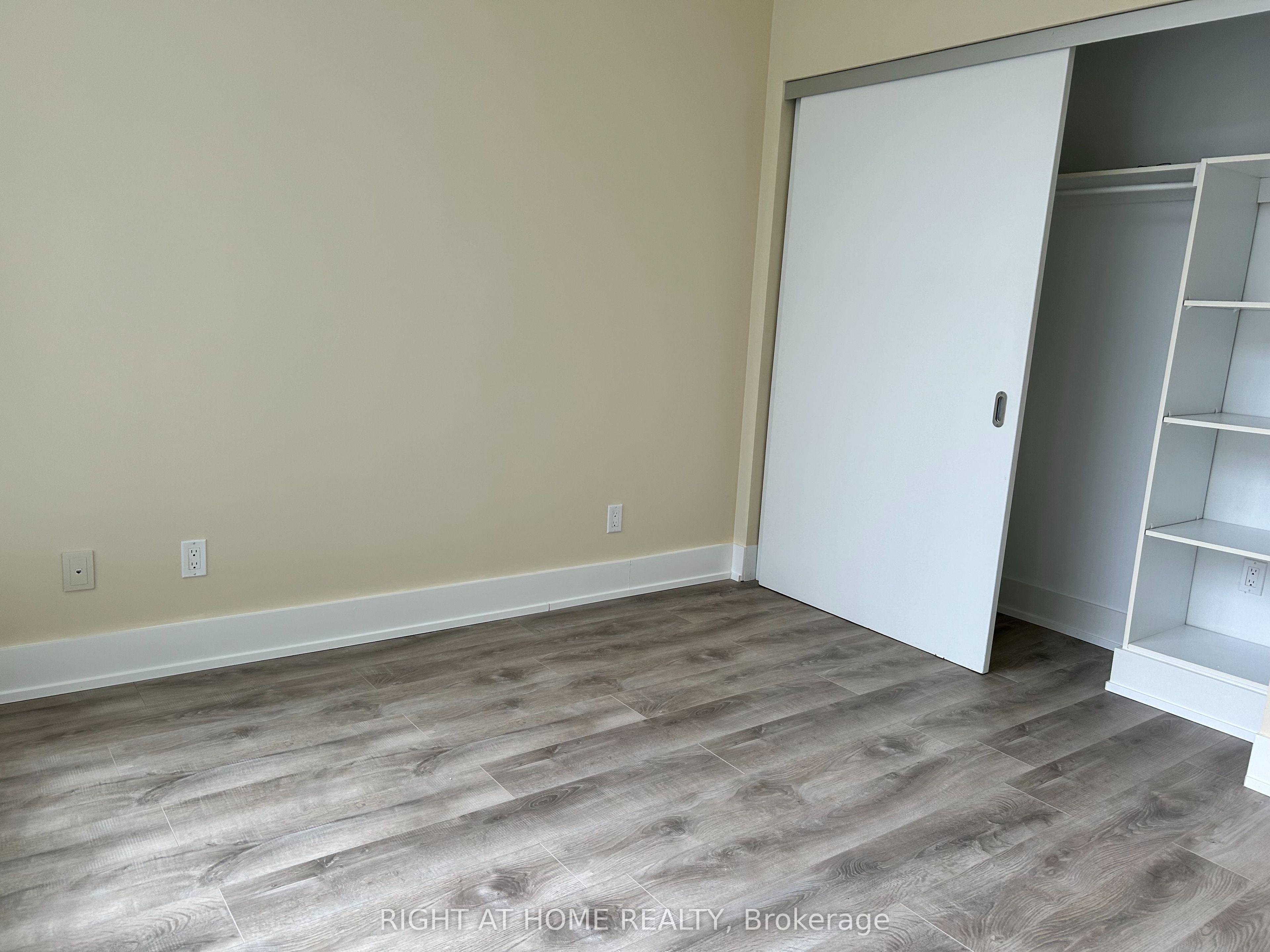 #217 - 66 Kippendavie Avenue Property Photo 13