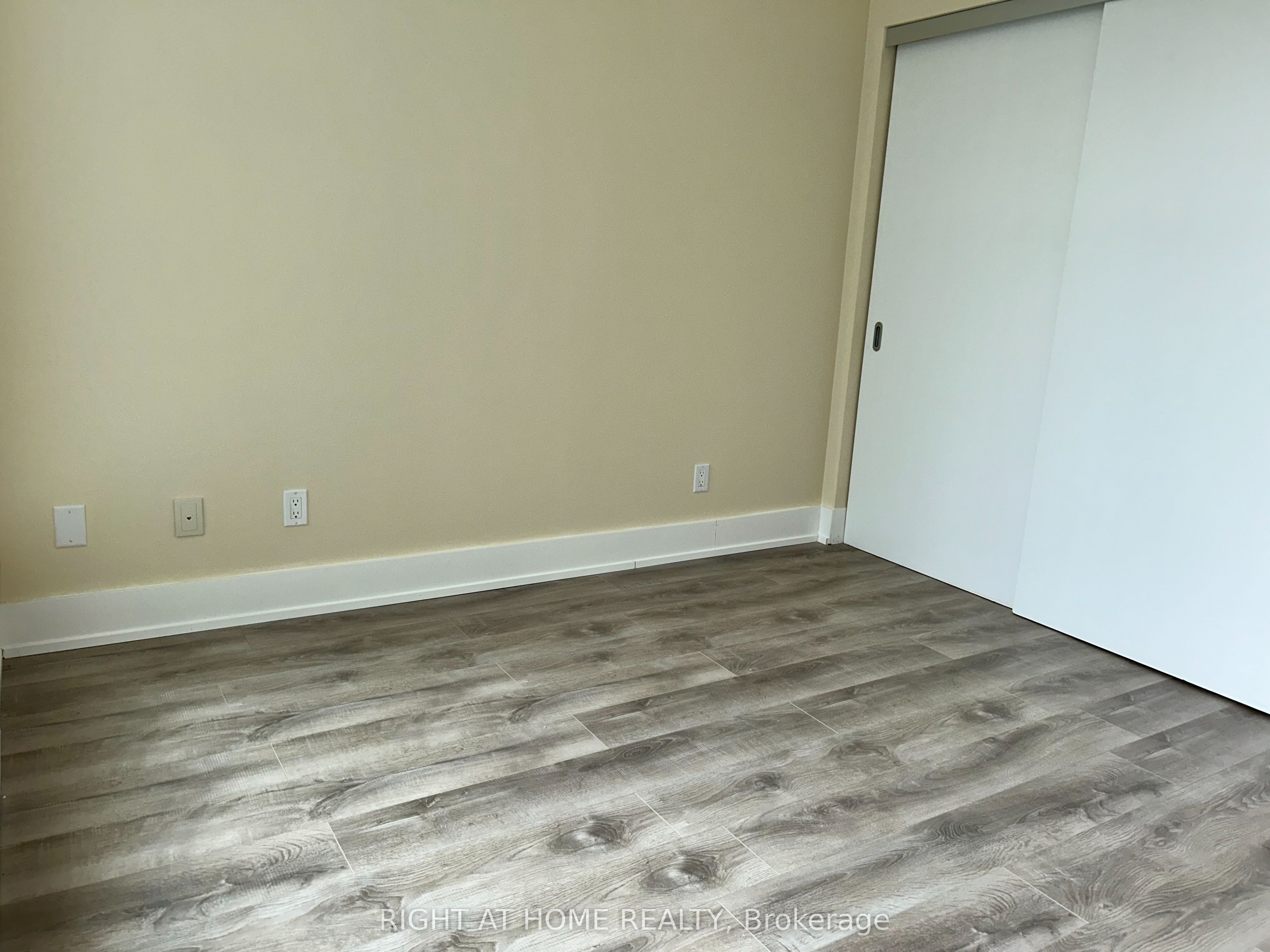 #217 - 66 Kippendavie Avenue Property Photo 15
