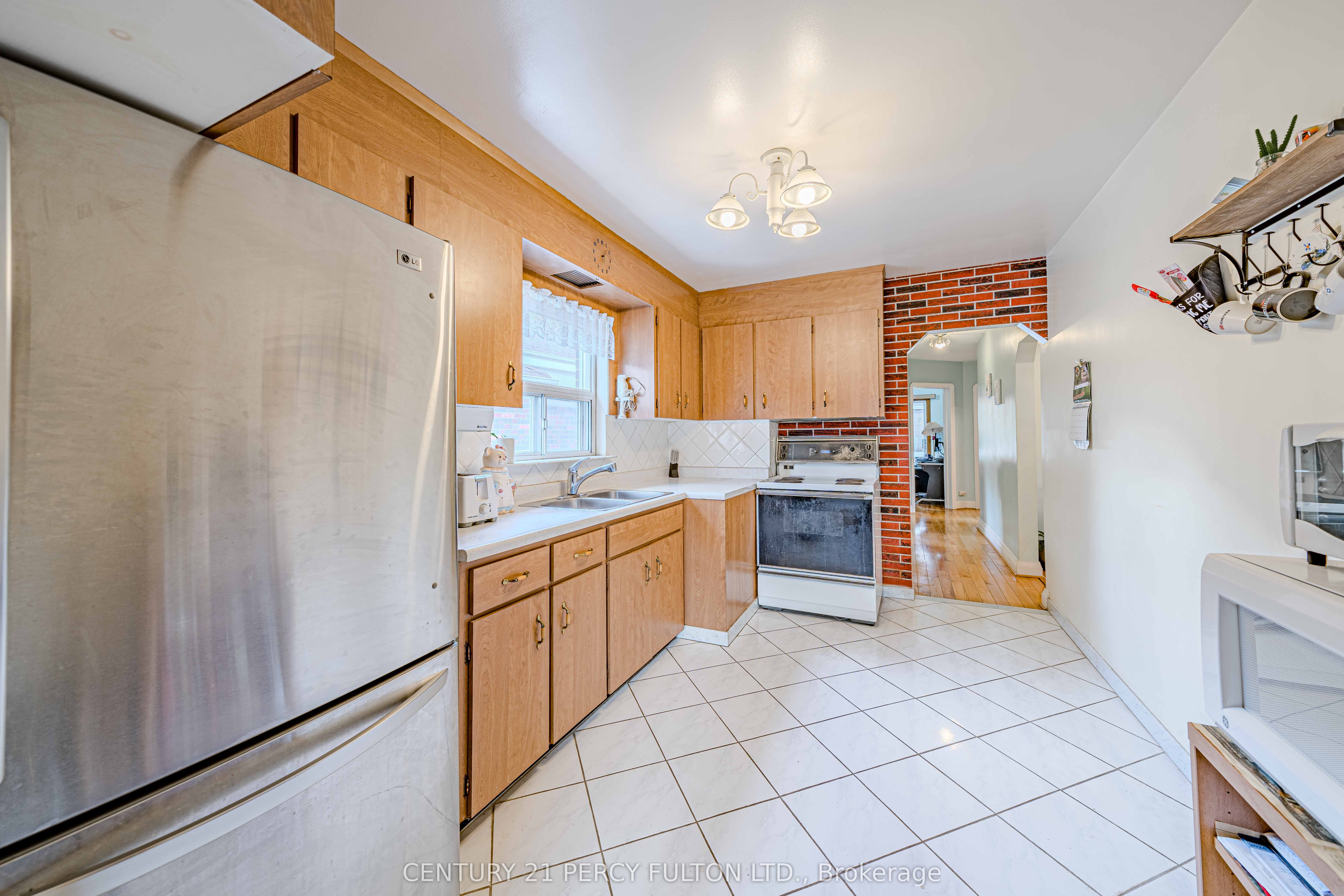 63 Midland Avenue Property Photo 10