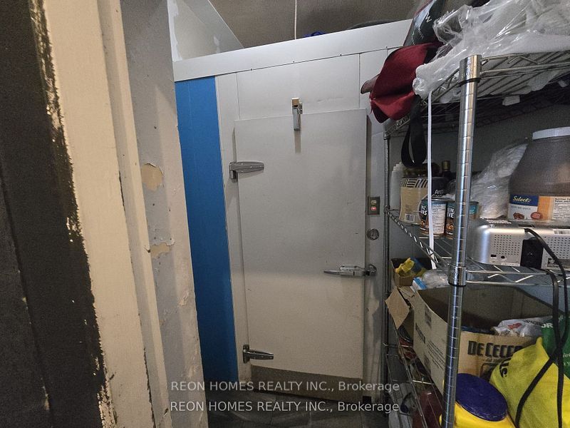 2959 St Clair Avenue Property Photo 12