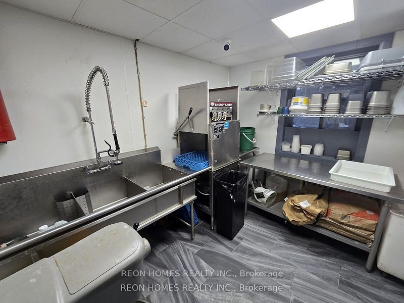 2959 St Clair Avenue Property Photo 13