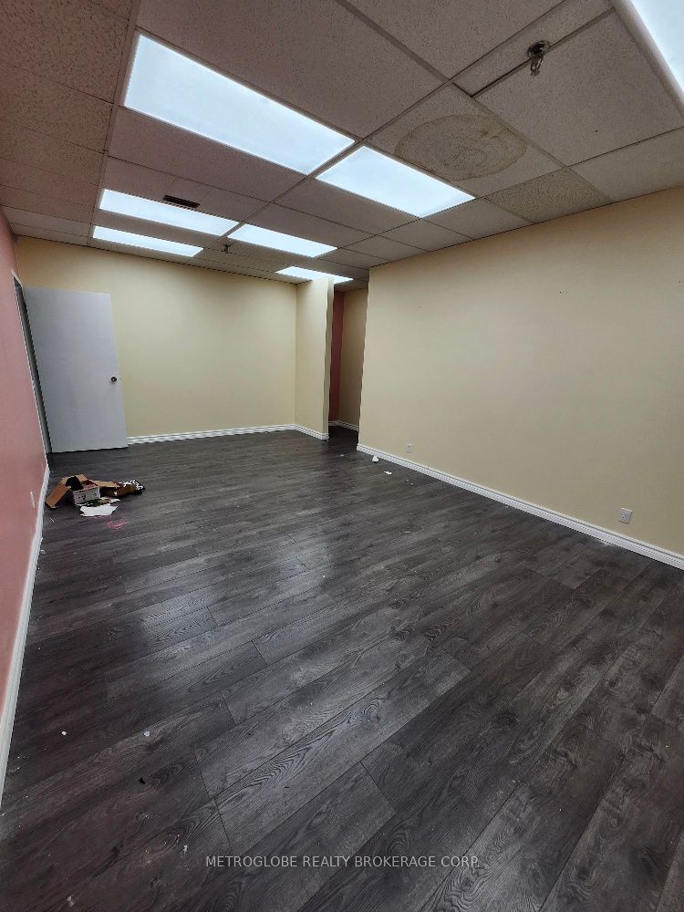 #89ap - 2220 Midland Avenue Property Photo 2