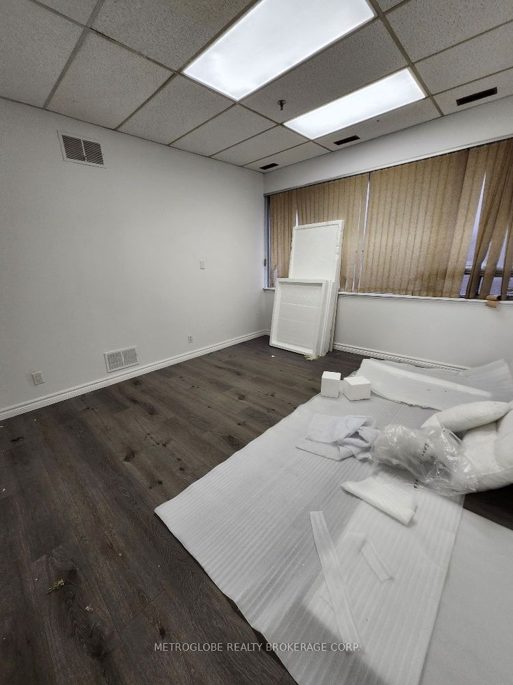 #89ap - 2220 Midland Avenue Property Photo 3