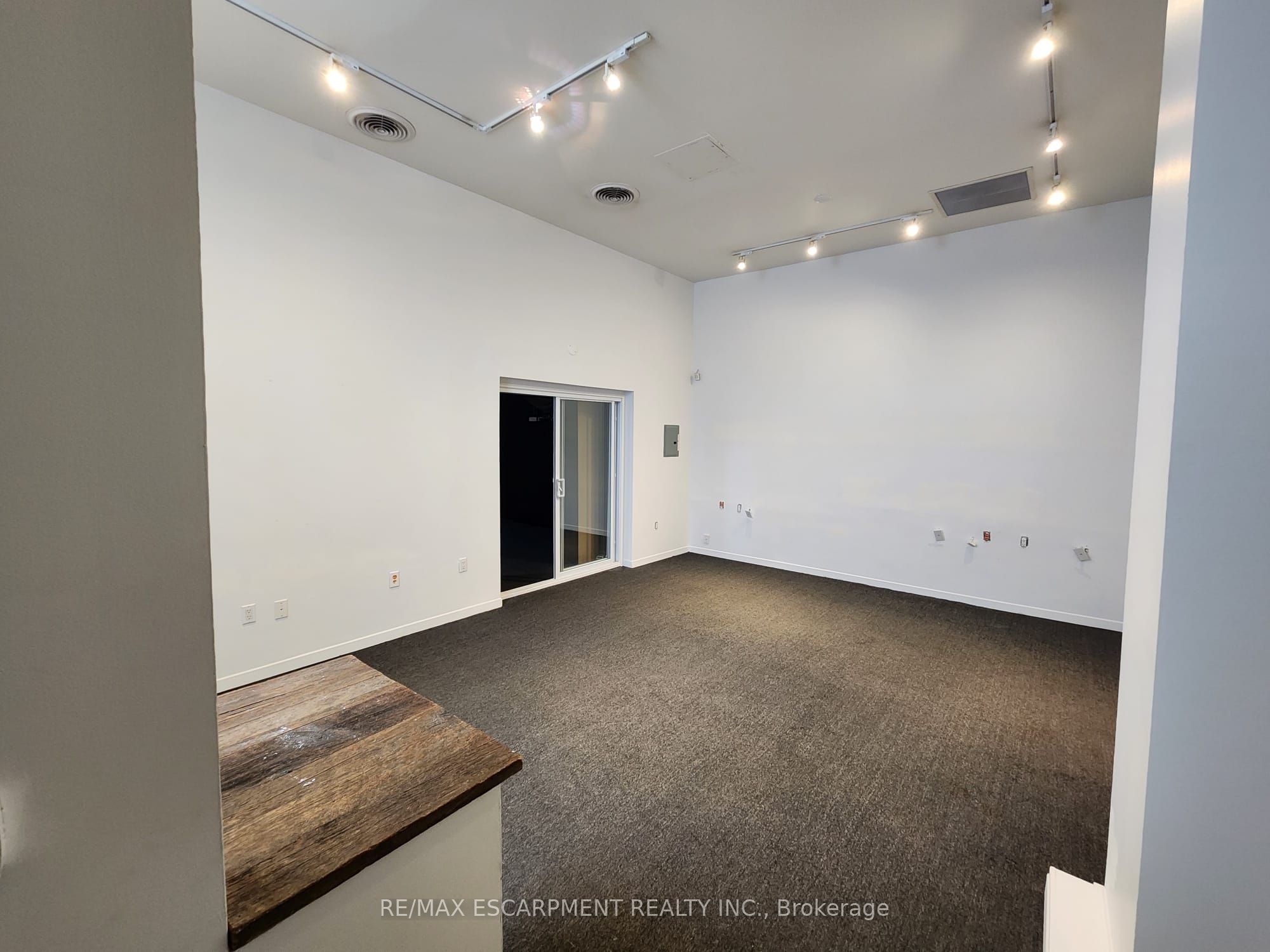 #103 - 33 Villiers Street Property Photo 2