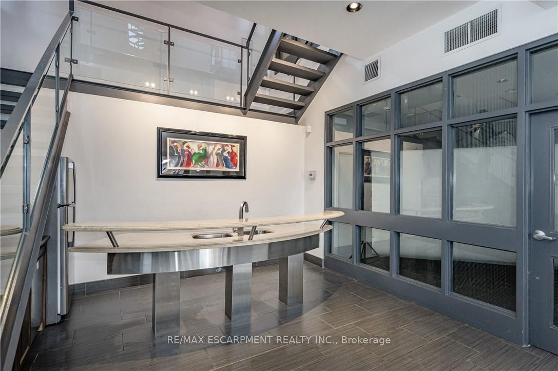 #107 - 33 Villiers Street Property Photo 8
