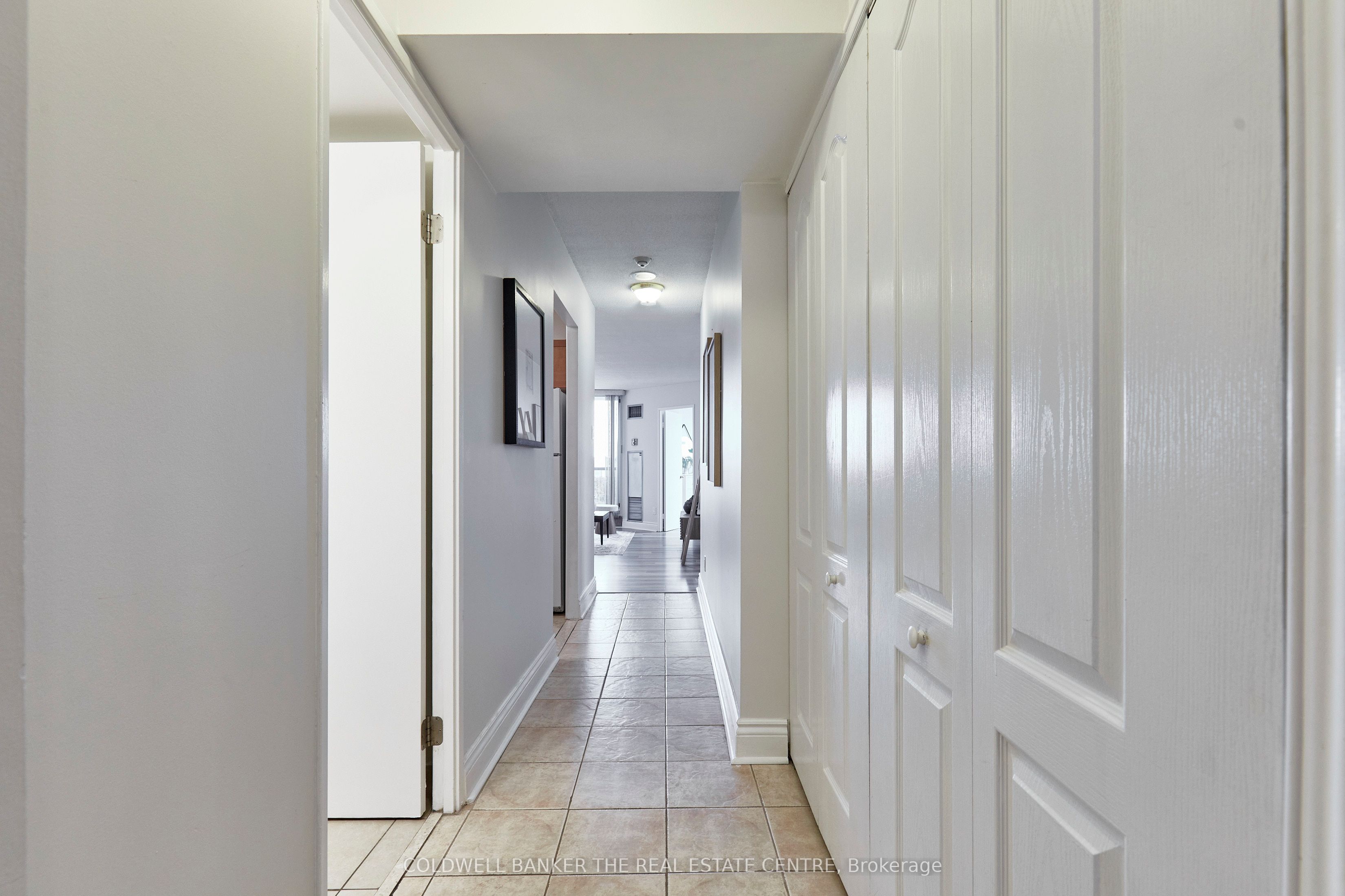 #401 - 2 Westney Road Property Photo 3