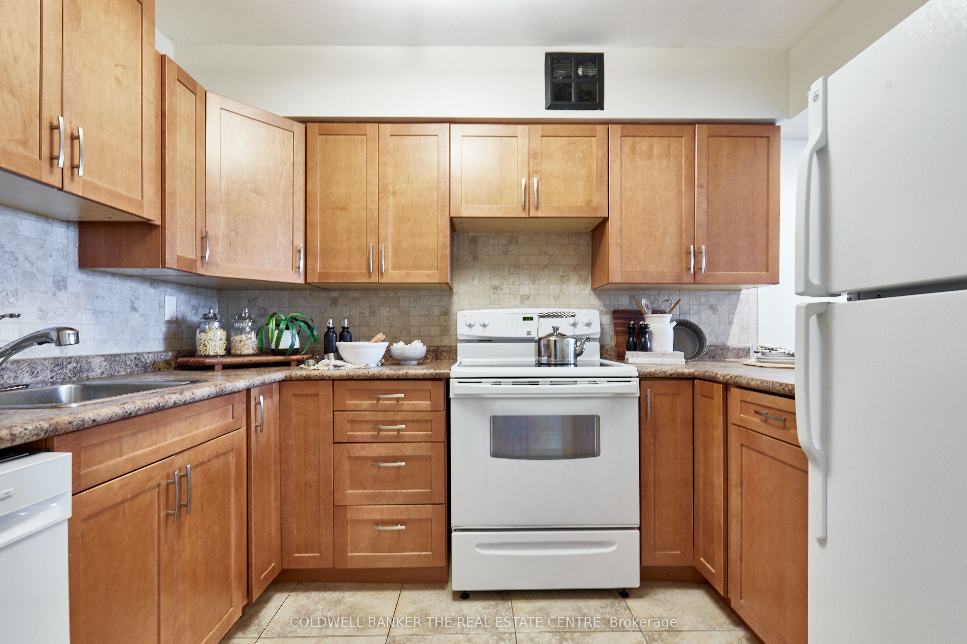 #401 - 2 Westney Road Property Photo 4