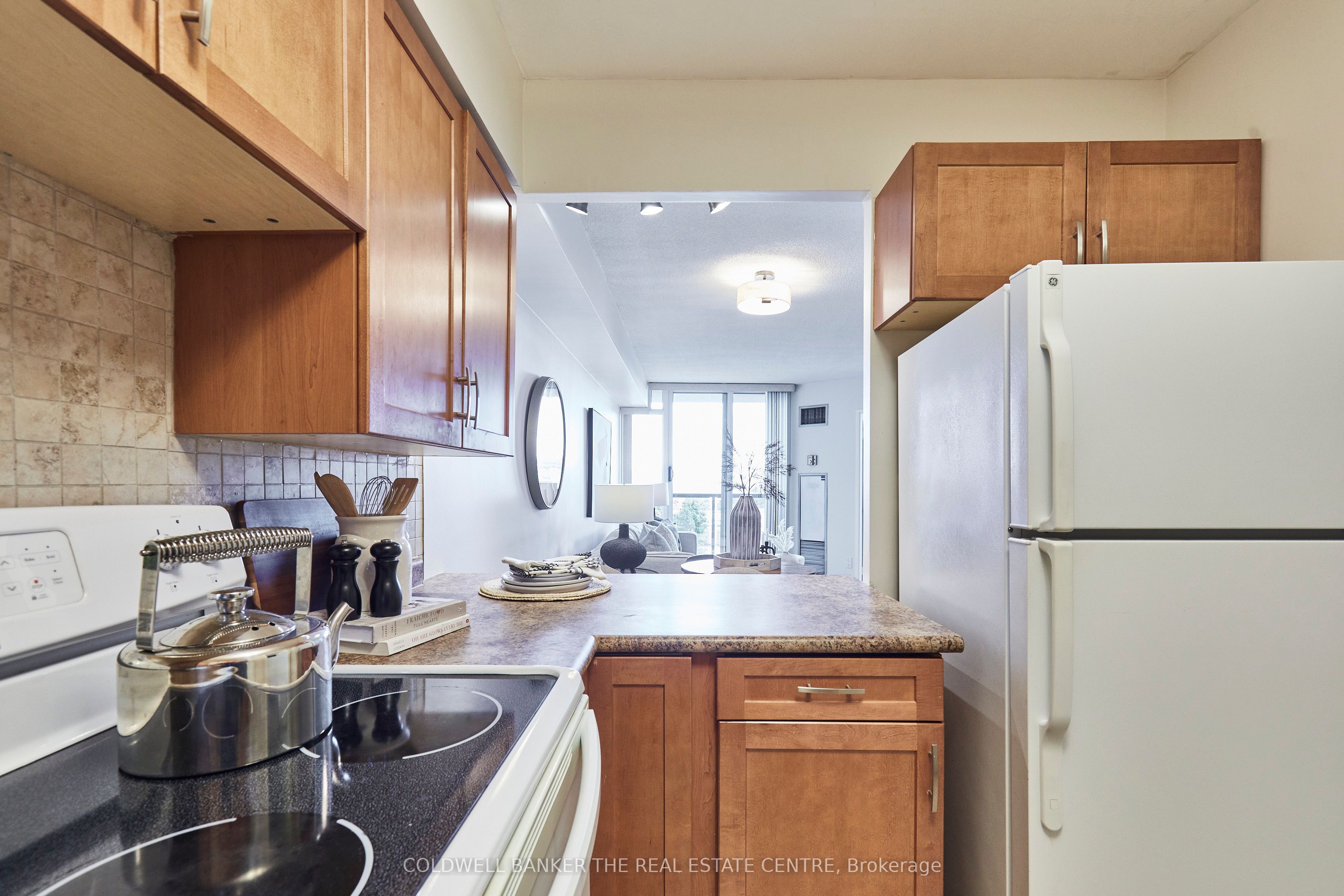 #401 - 2 Westney Road Property Photo 5