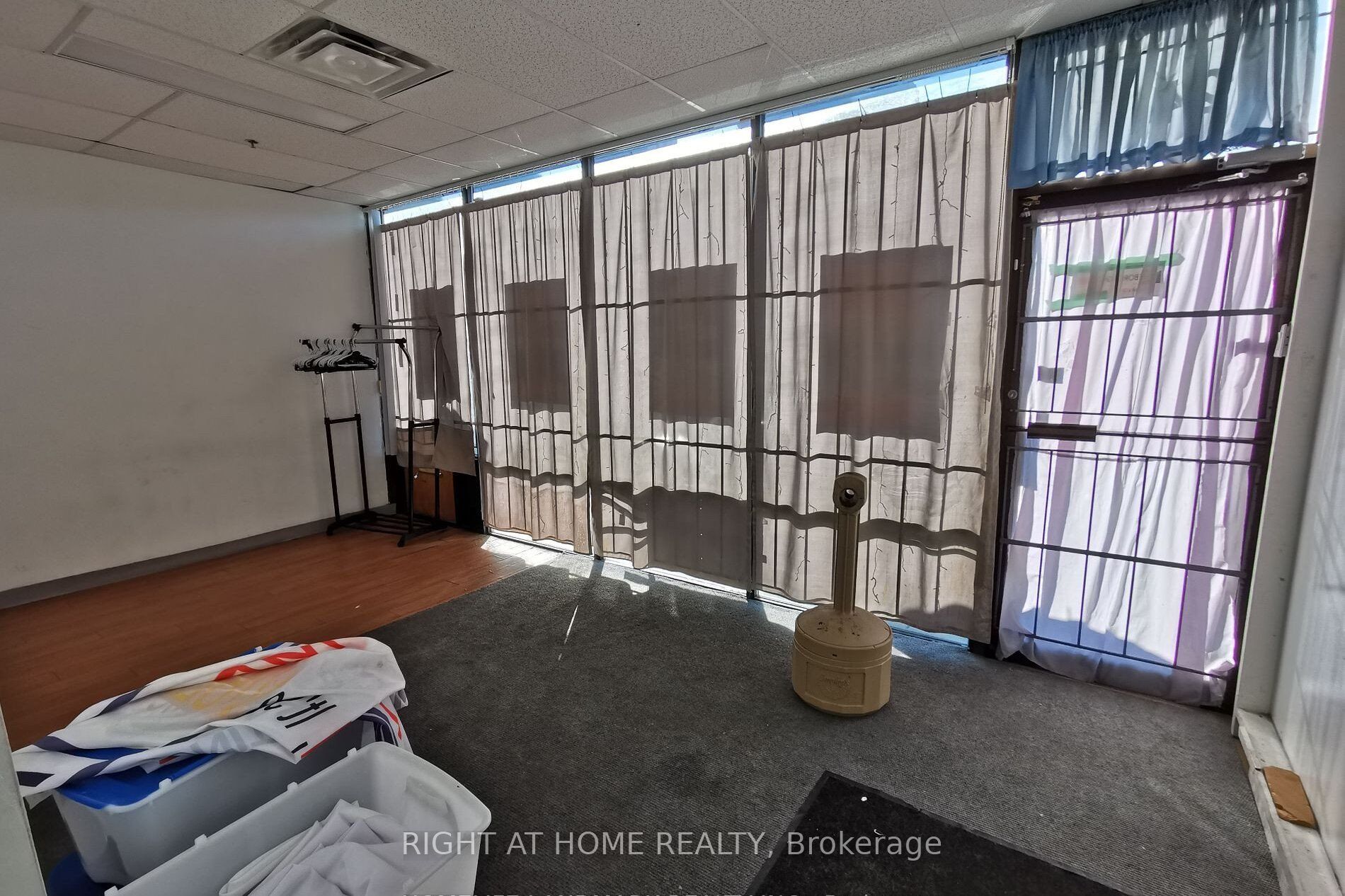 #24/25 - 50 Weybright Court Property Photo 3
