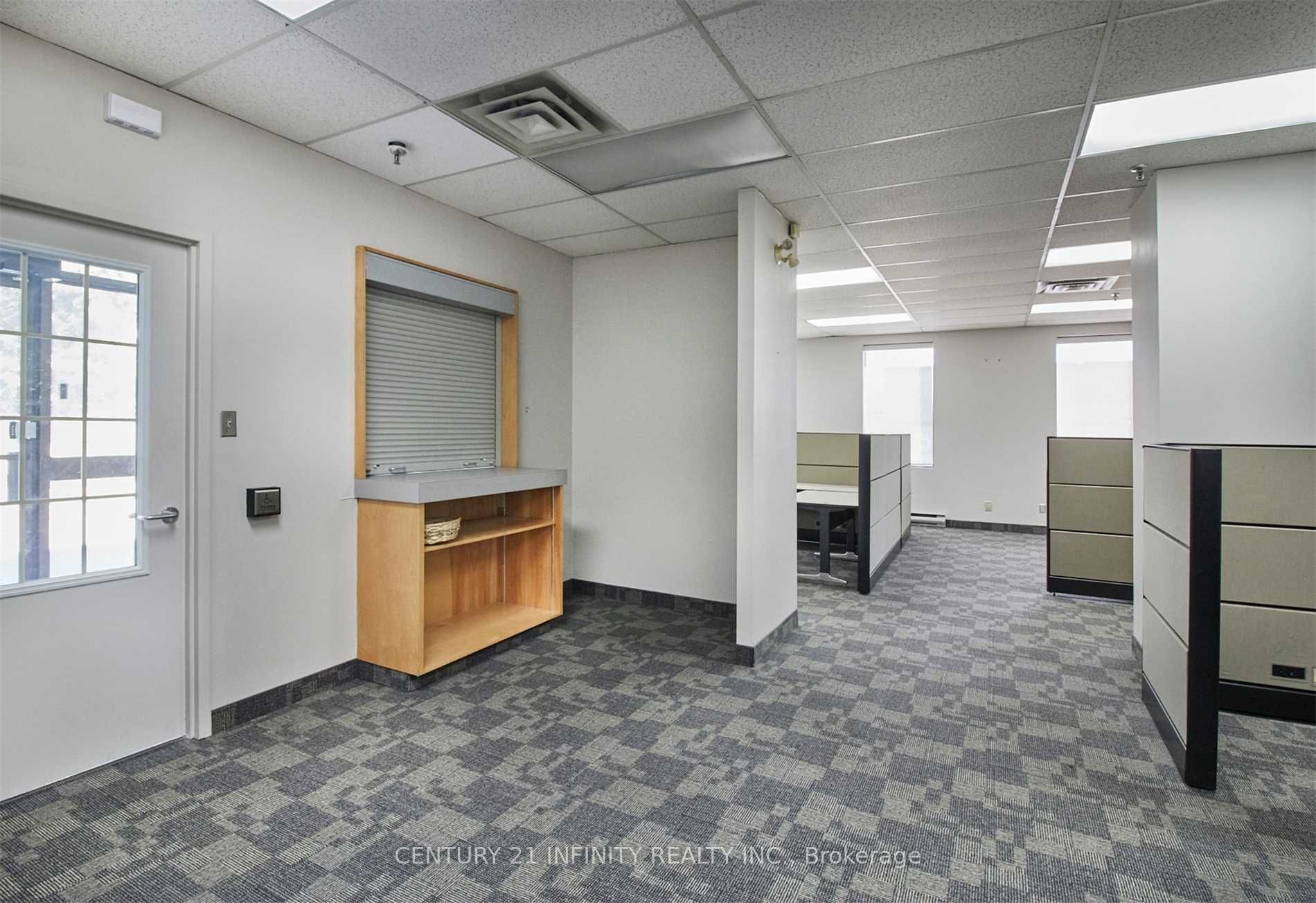 #1-2 - 1751 Wentworth Street Property Photo 5