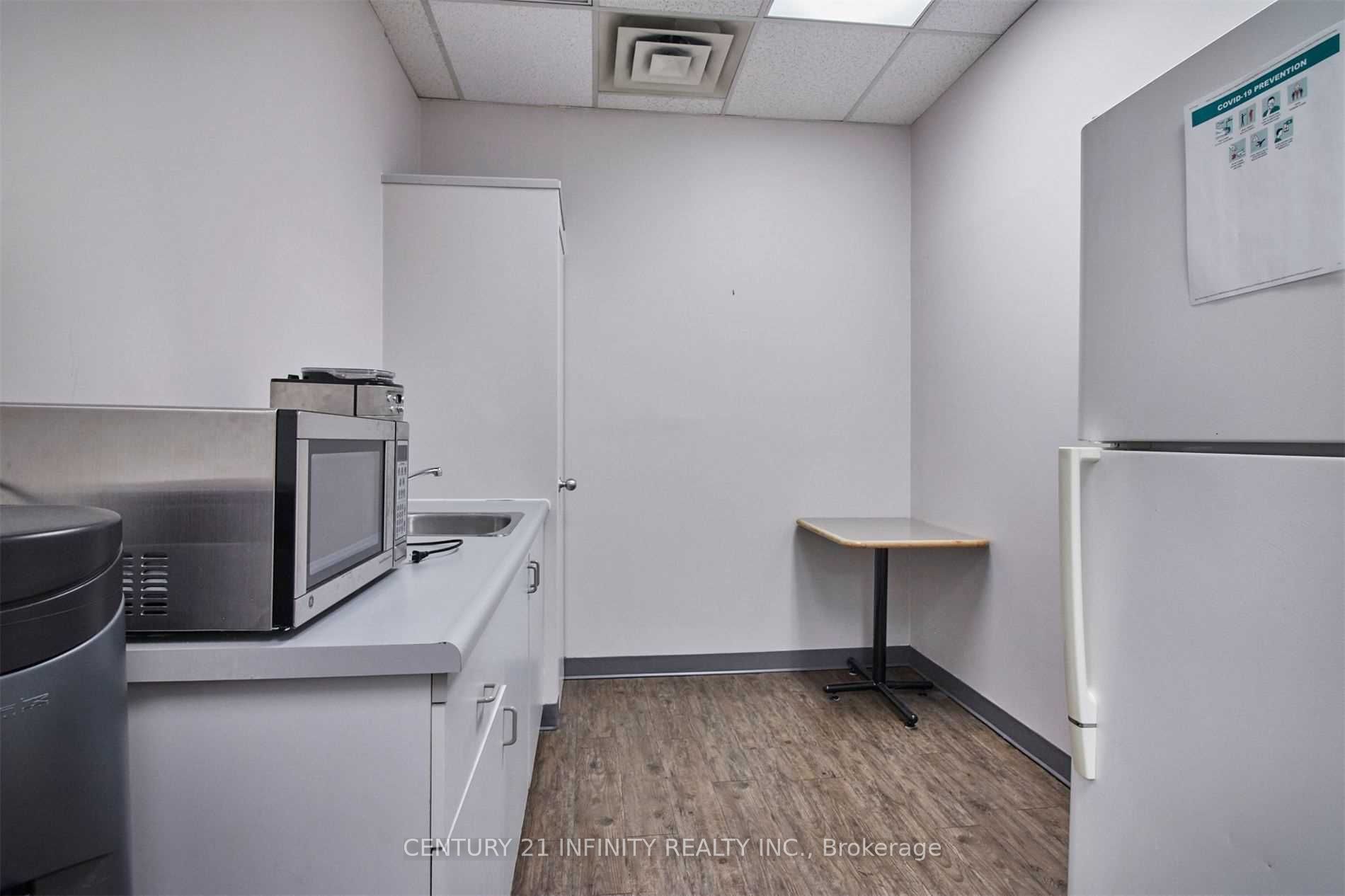 #1-2 - 1751 Wentworth Street Property Photo 12