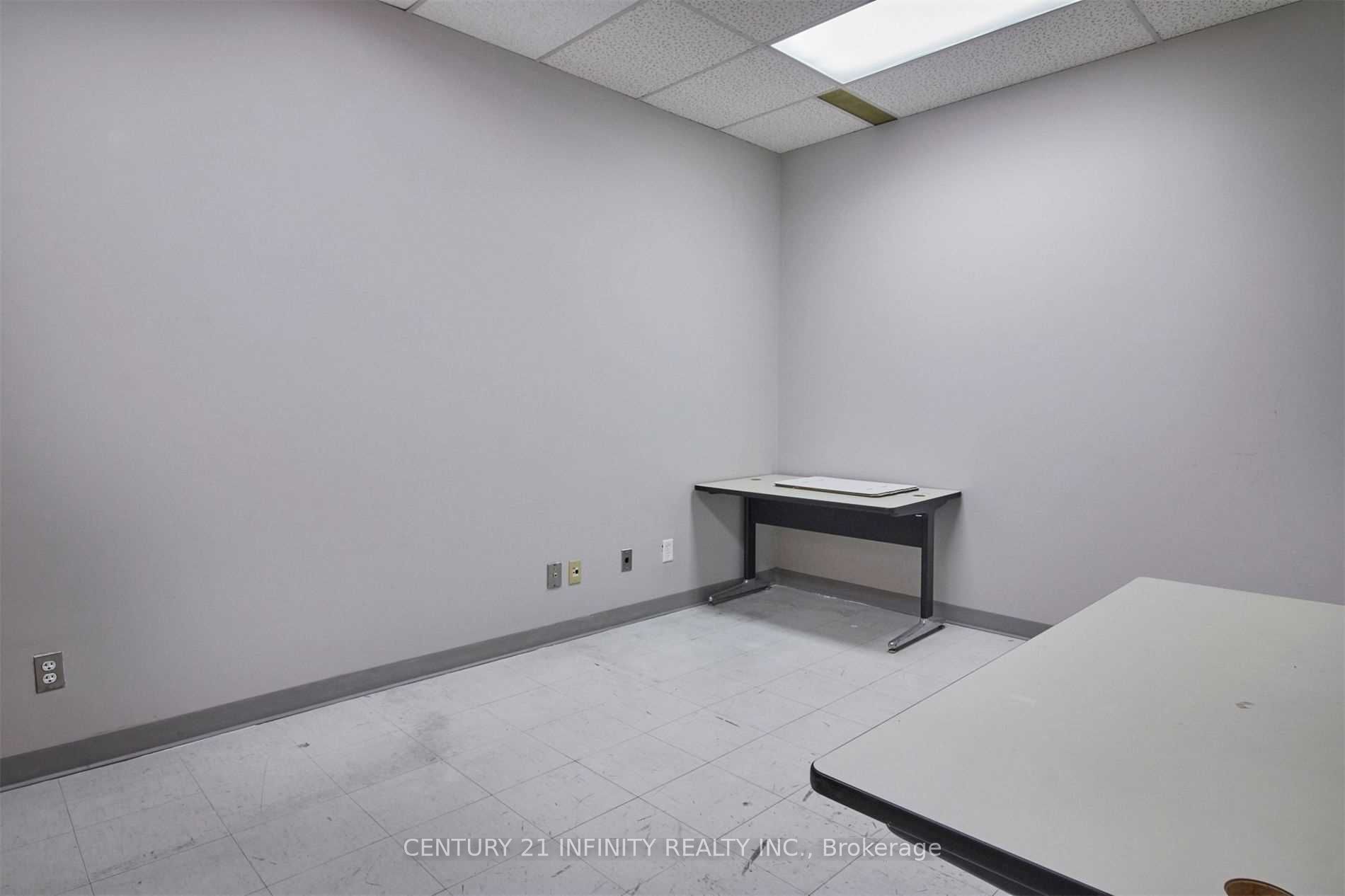#1-2 - 1751 Wentworth Street Property Photo 13