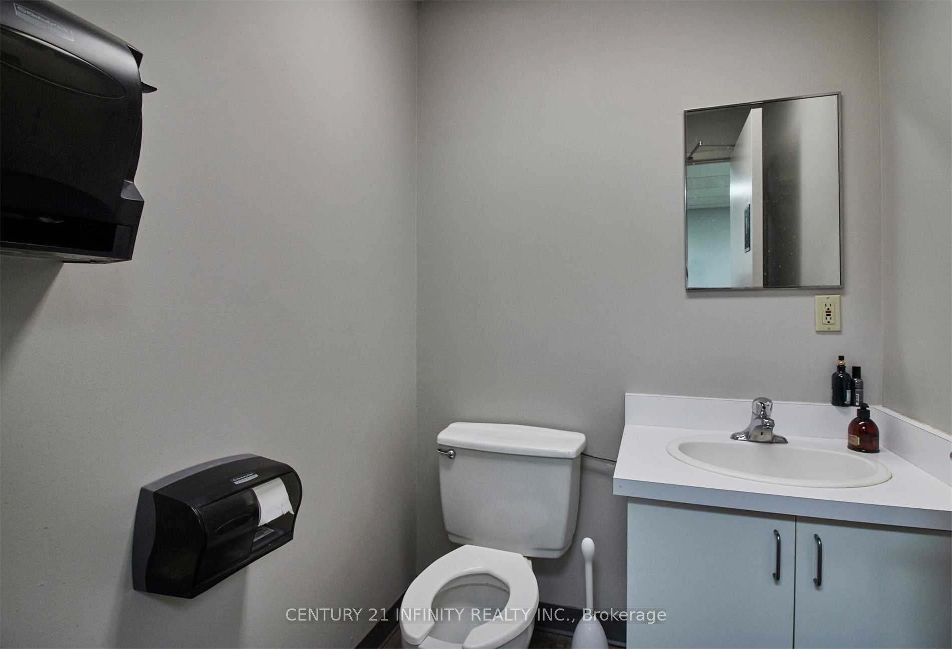 #1-2 - 1751 Wentworth Street Property Photo 18