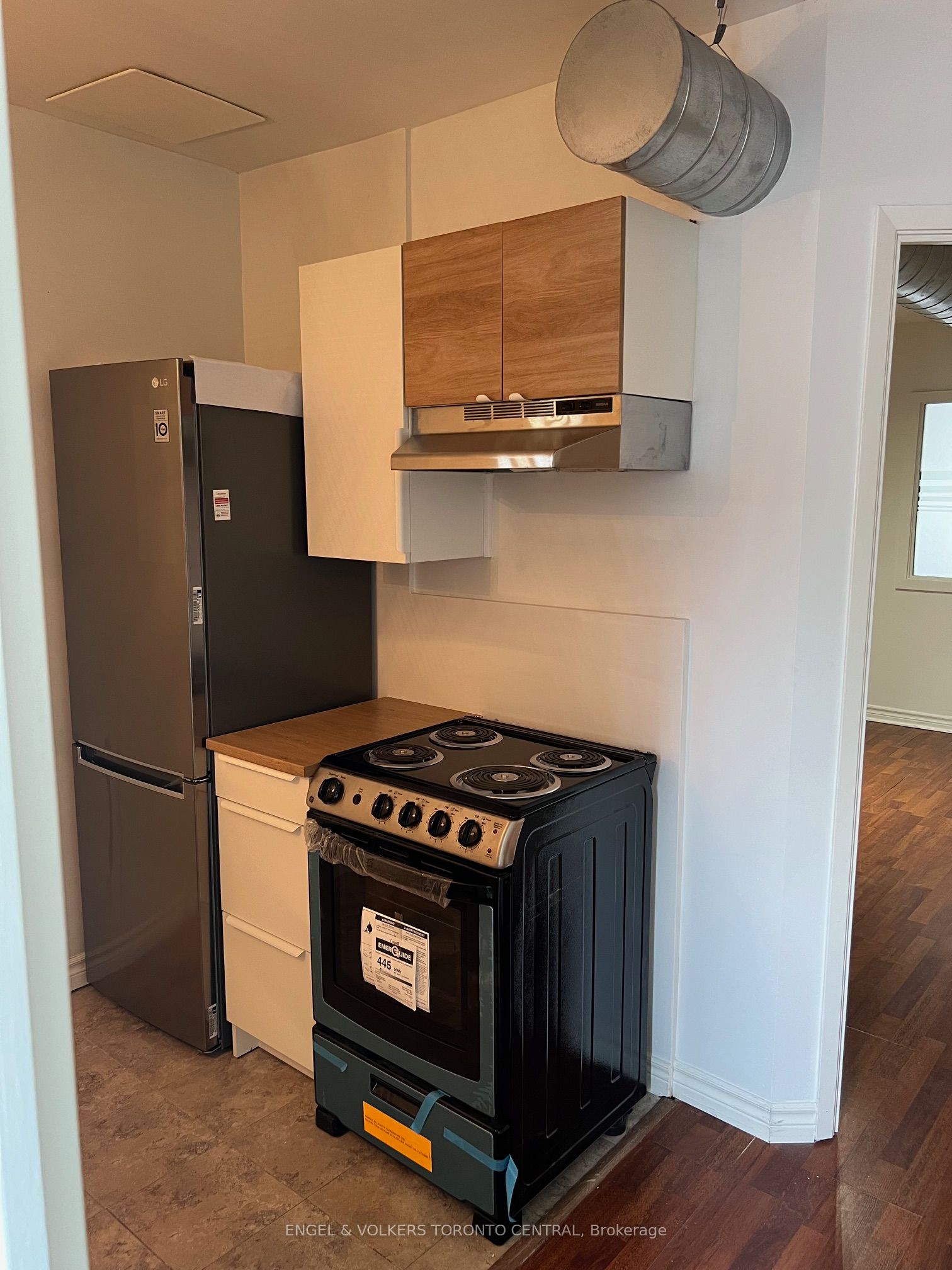 #upper - 808 Danforth Avenue Property Photo 12