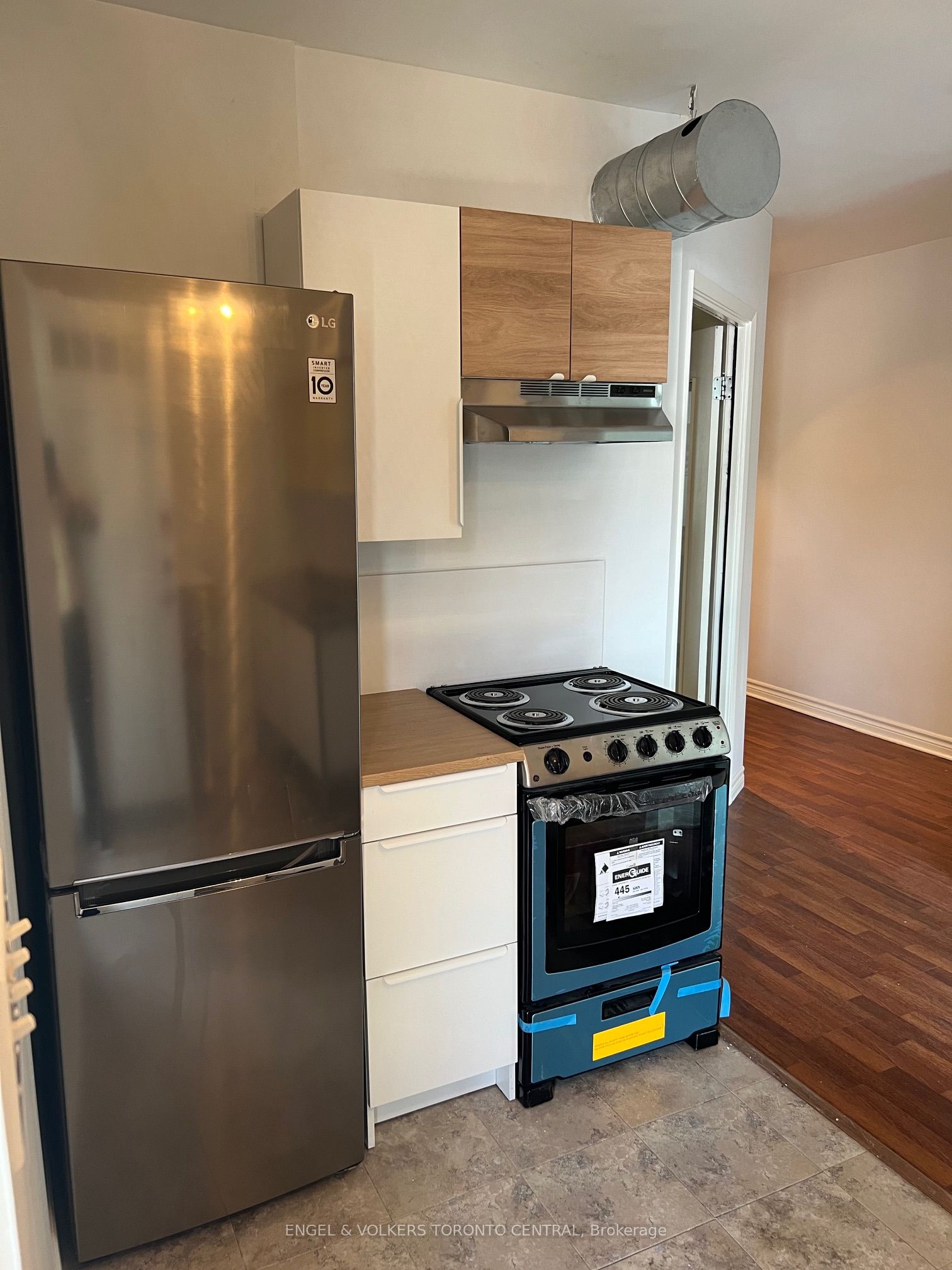 #upper - 808 Danforth Avenue Property Photo 14