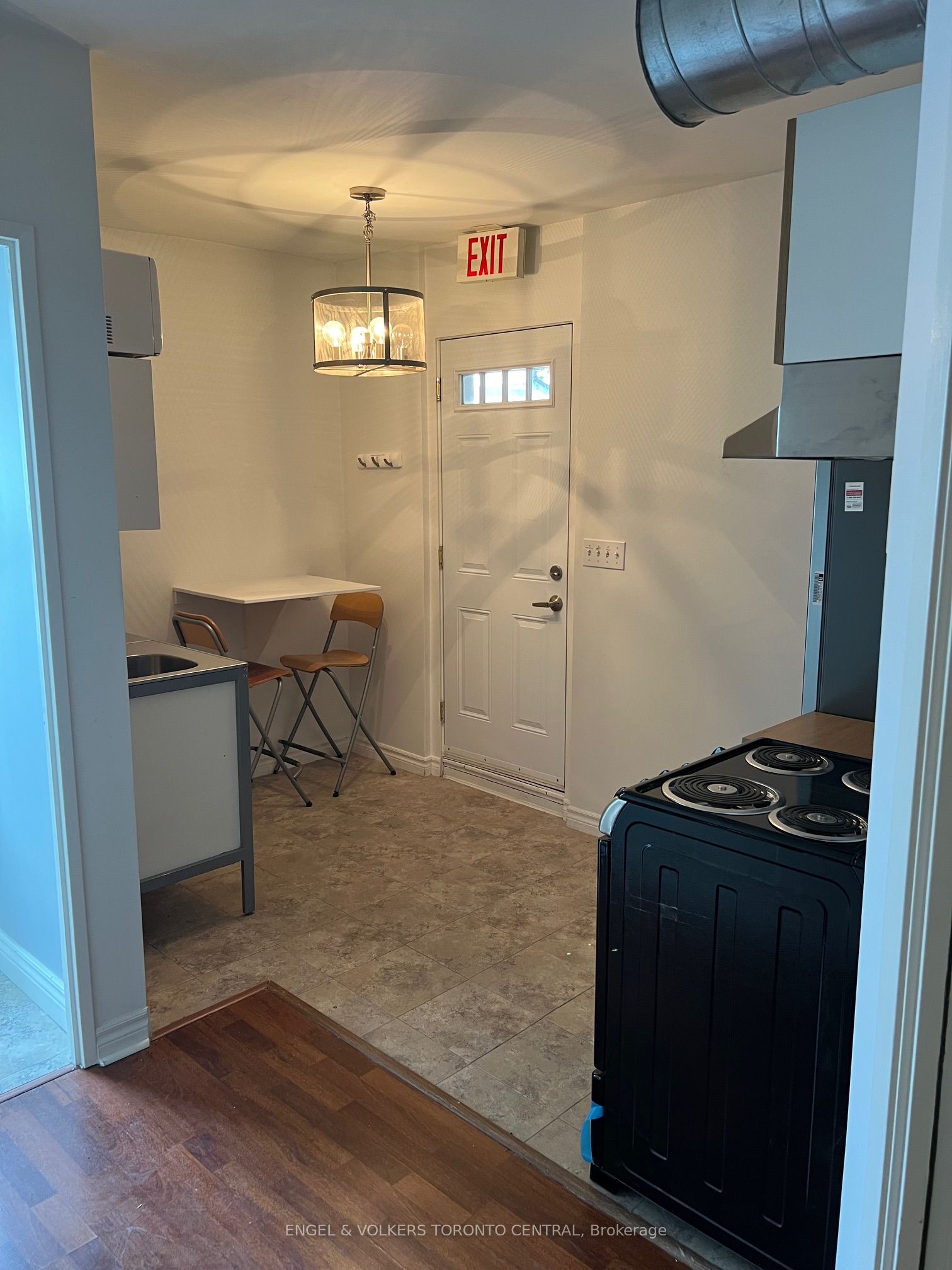 #upper - 808 Danforth Avenue Property Photo 15