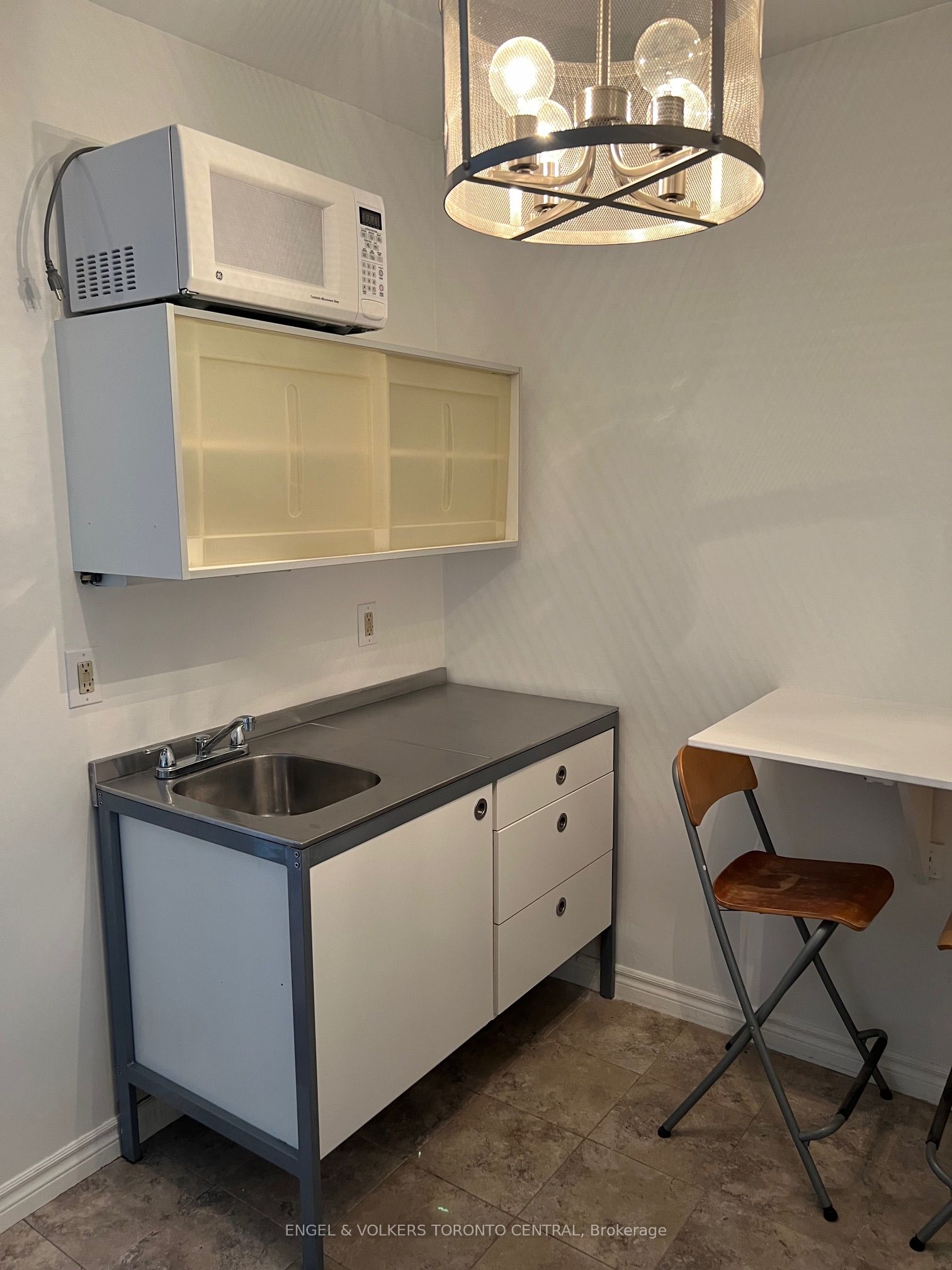 #upper - 808 Danforth Avenue Property Photo 16