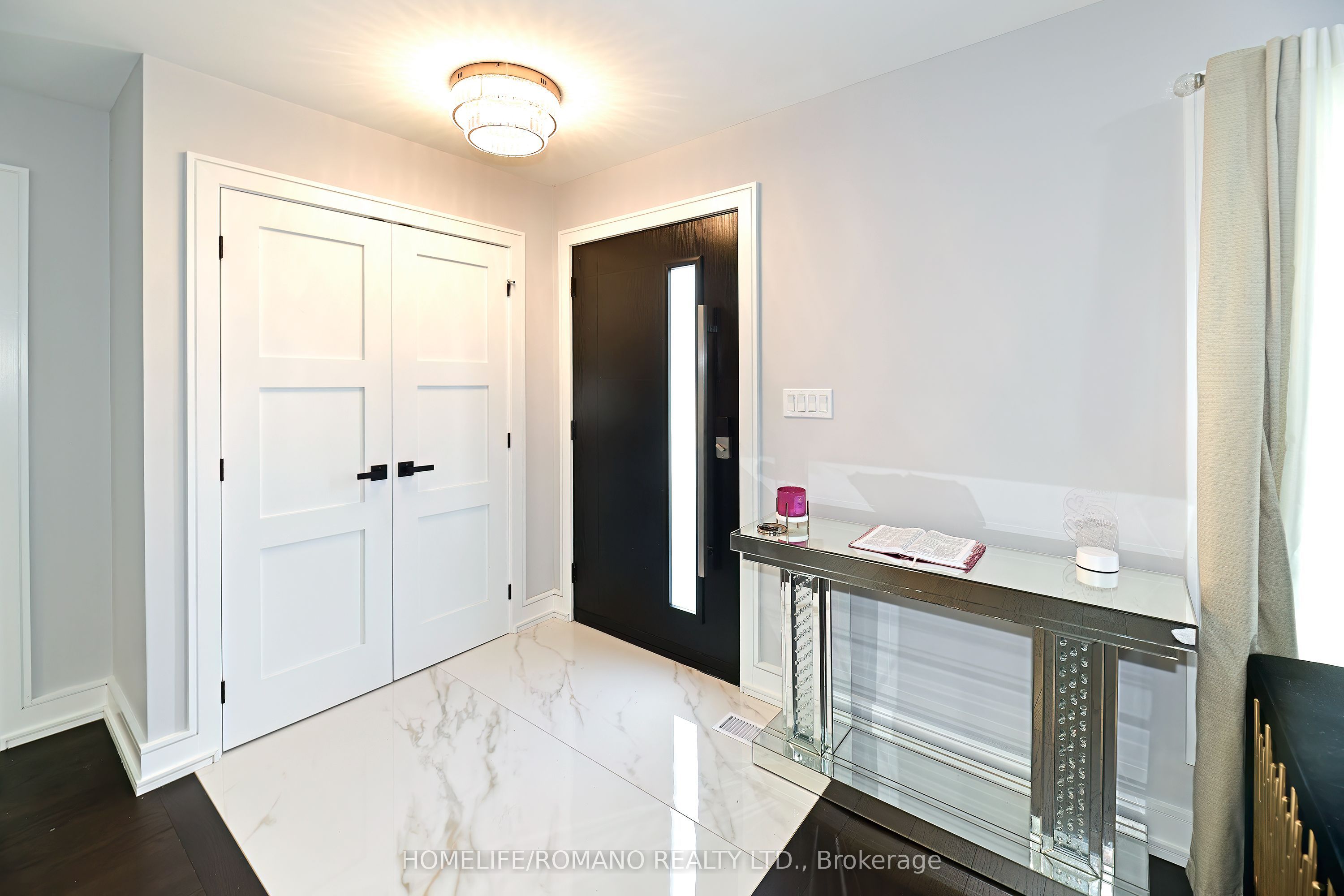 826 Krosno Boulevard Property Photo 2