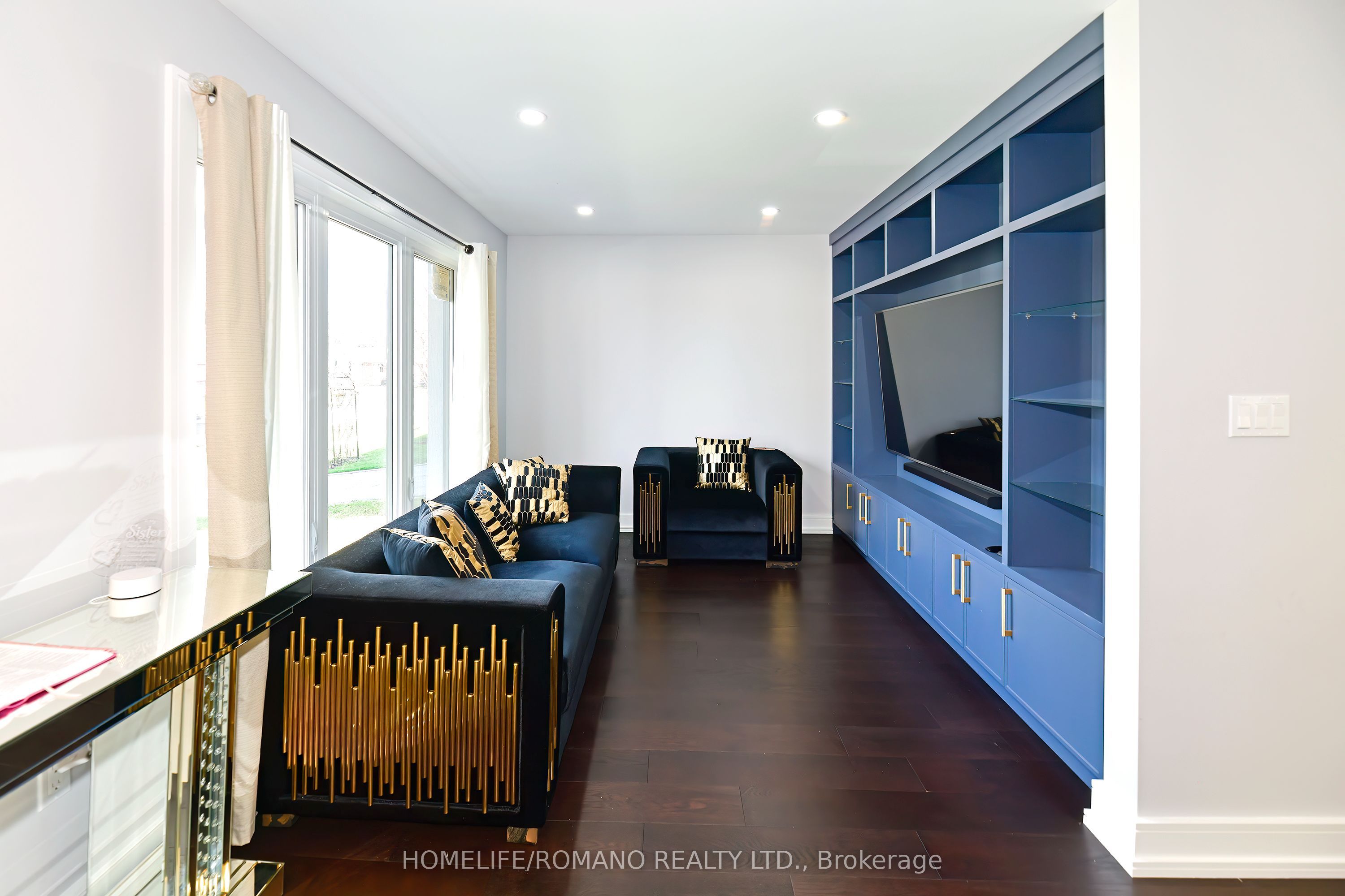 826 Krosno Boulevard Property Photo 3
