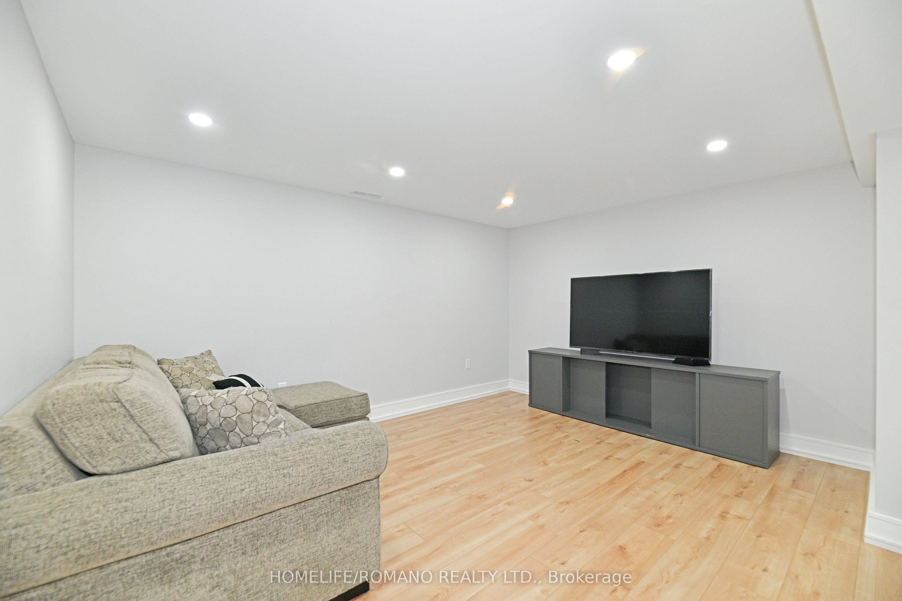 826 Krosno Boulevard Property Photo 24