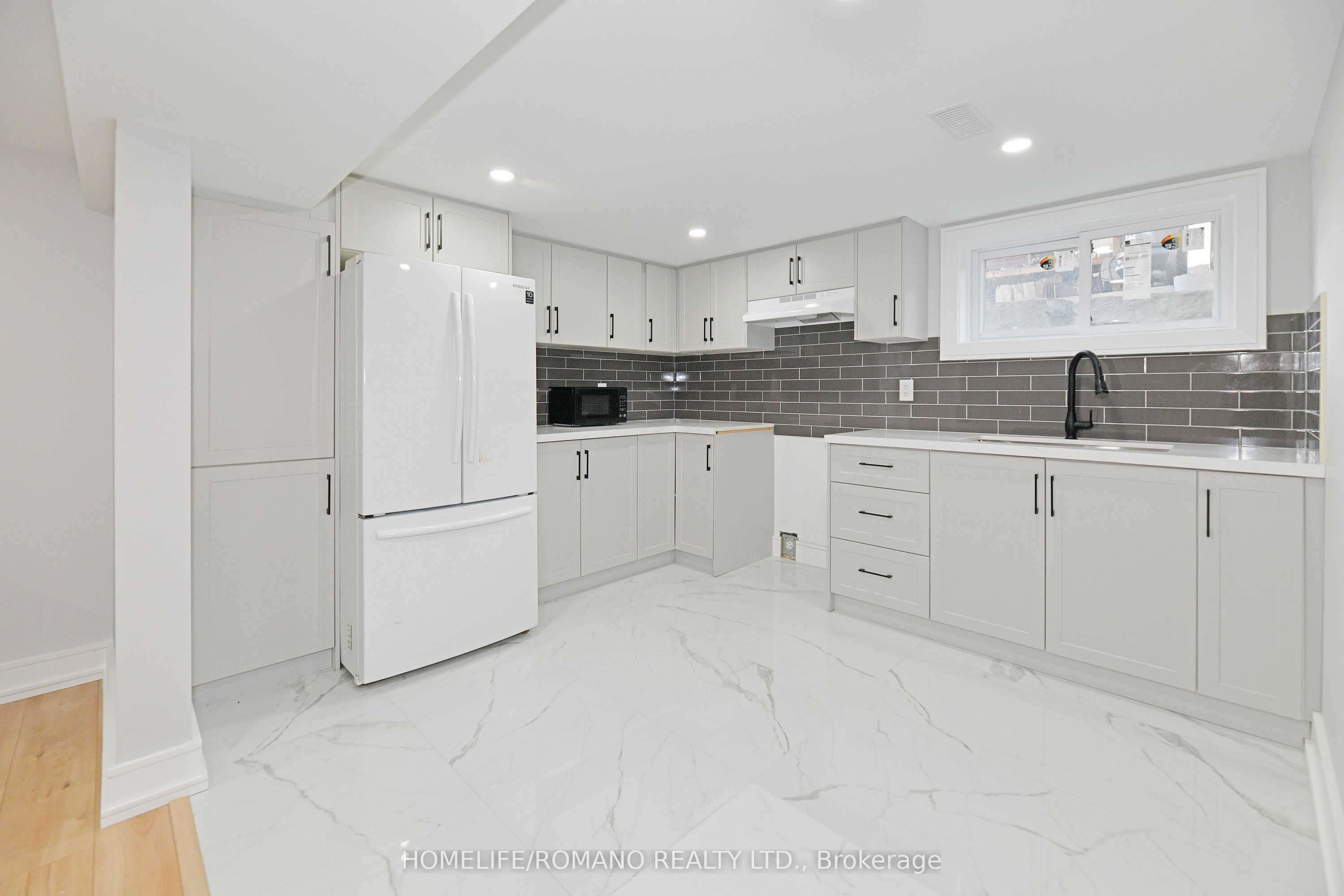 826 Krosno Boulevard Property Photo 27