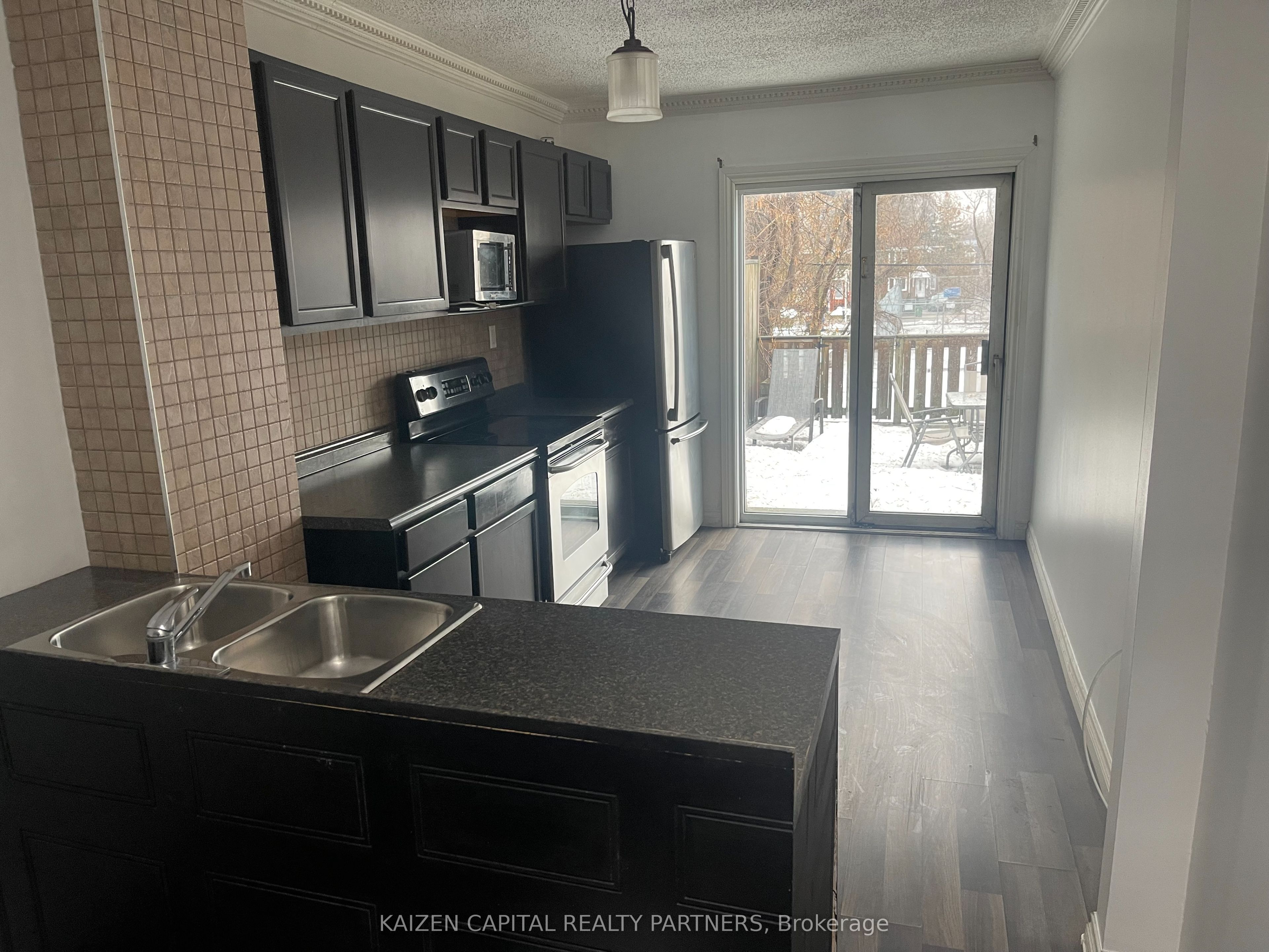 2666 Danforth Avenue Property Photo 13