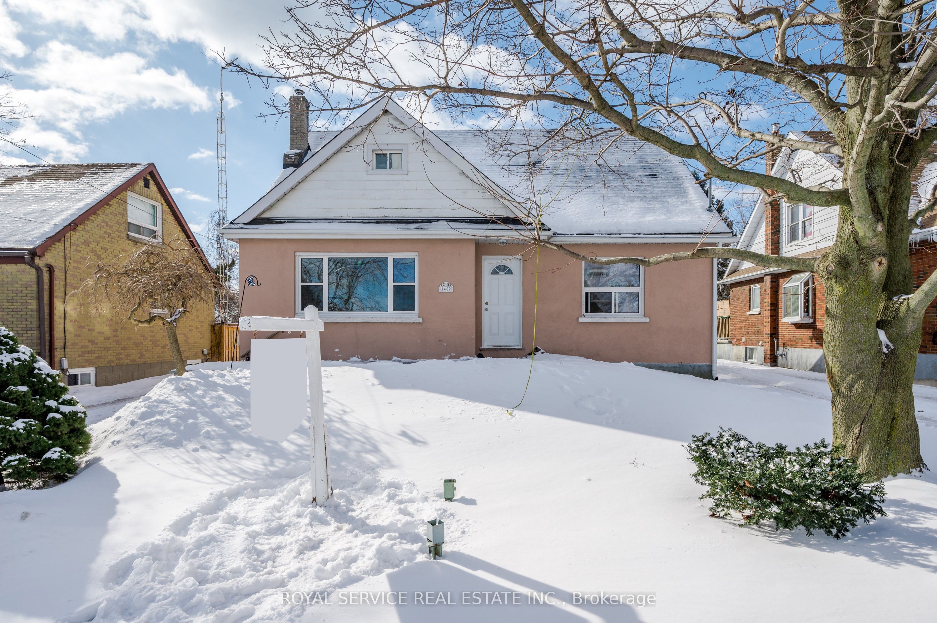 1402 Simcoe Street Property Photo 2