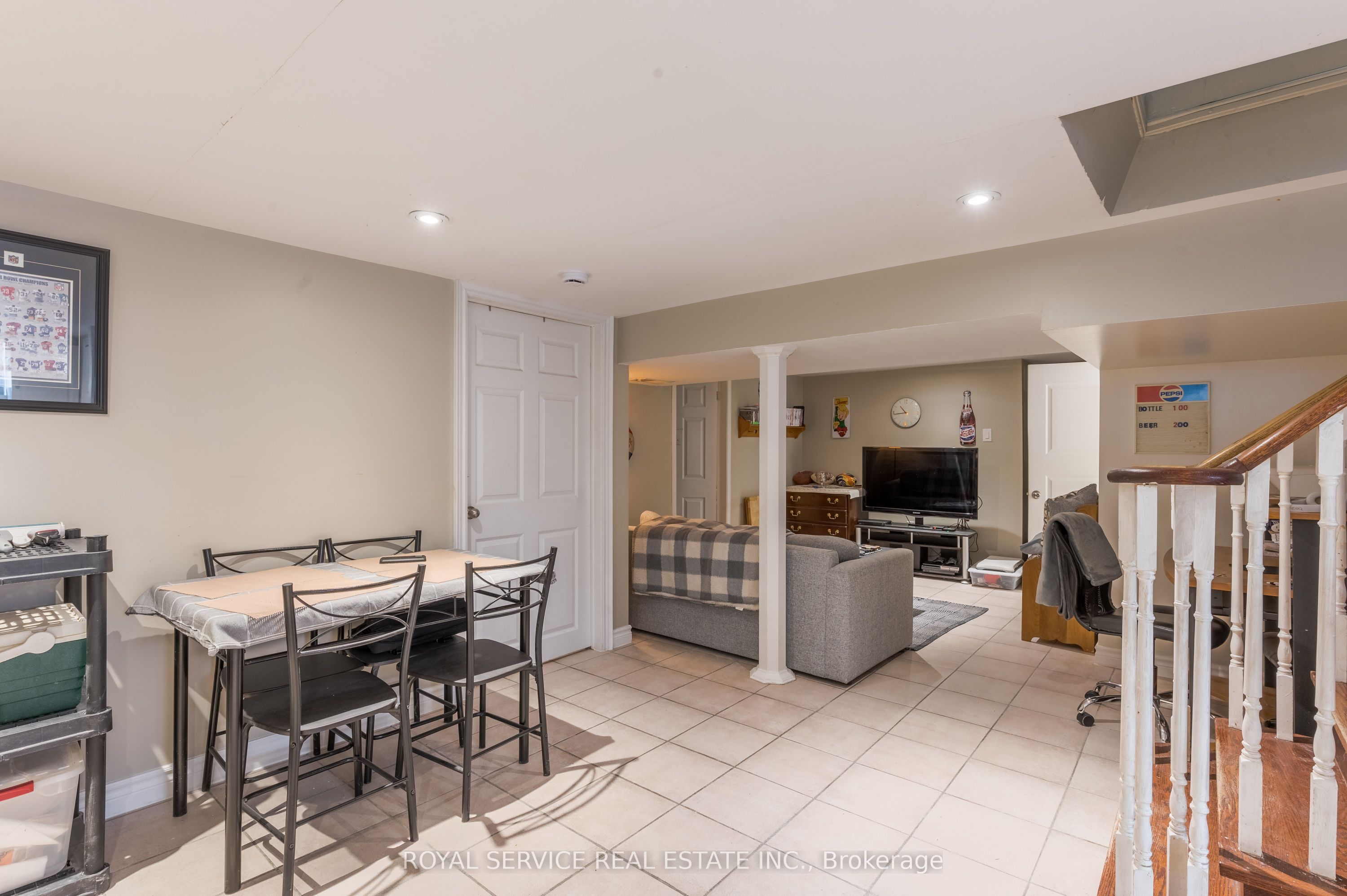 1402 Simcoe Street Property Photo 7