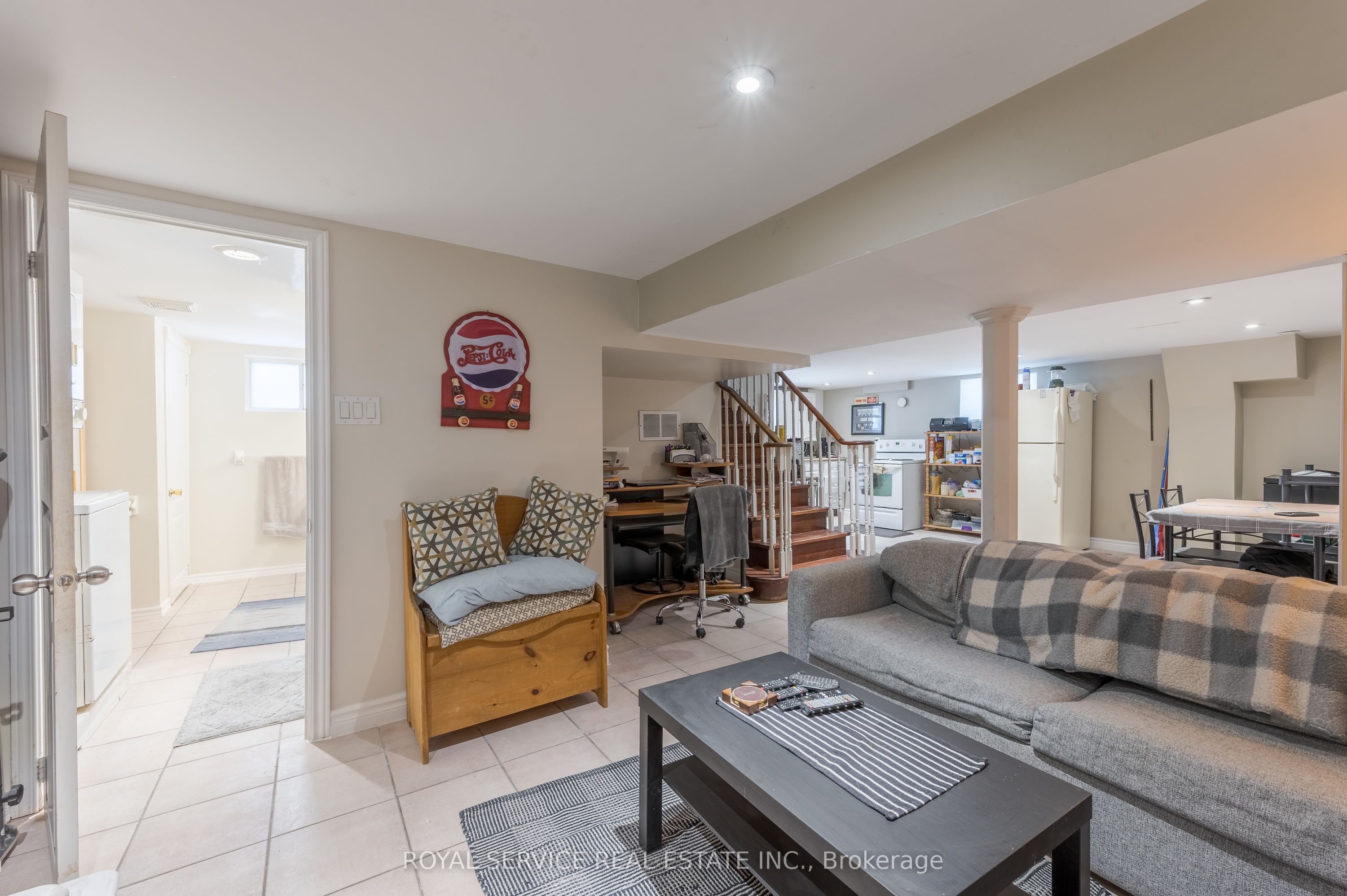1402 Simcoe Street Property Photo 11