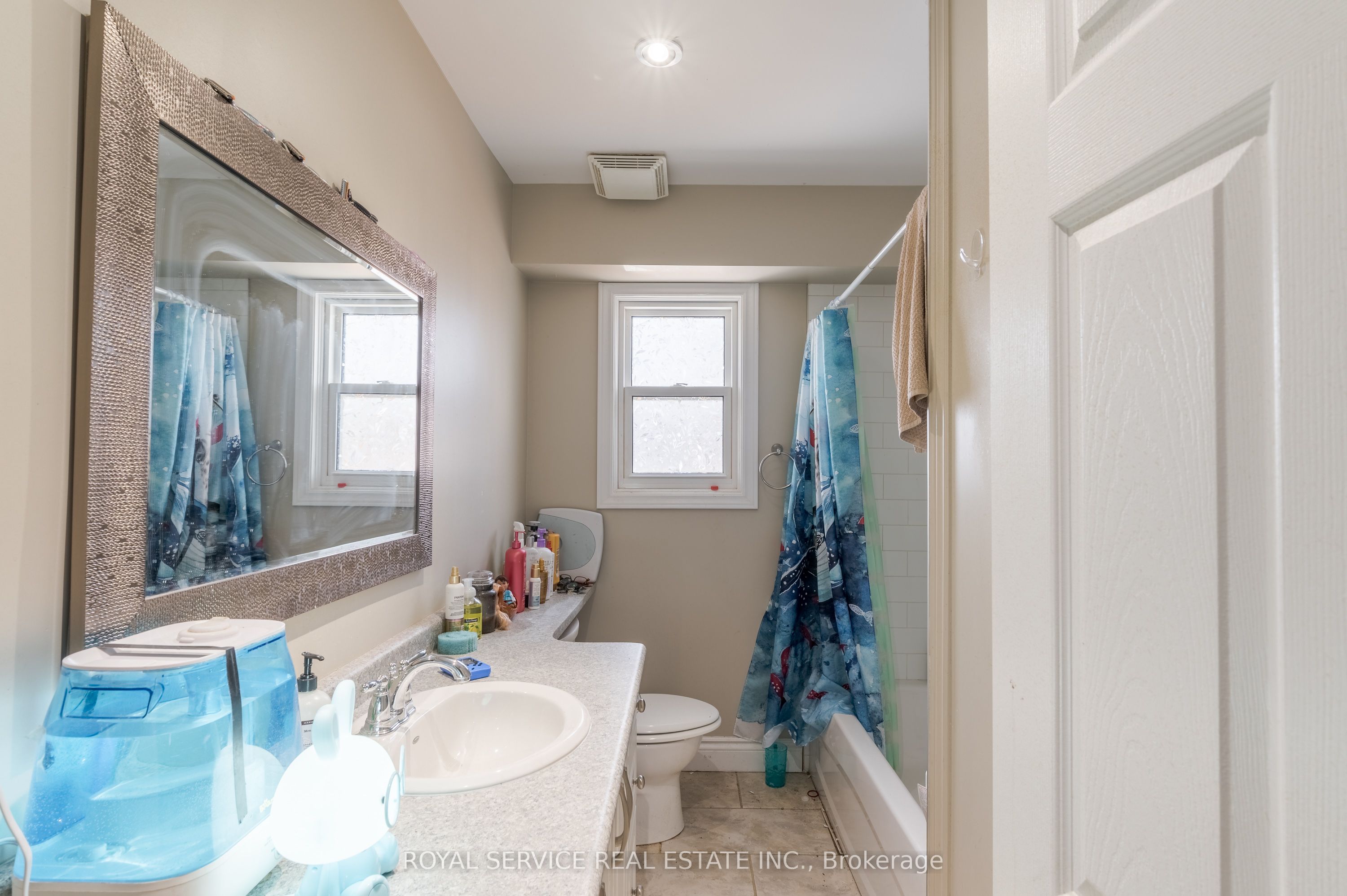1402 Simcoe Street Property Photo 13