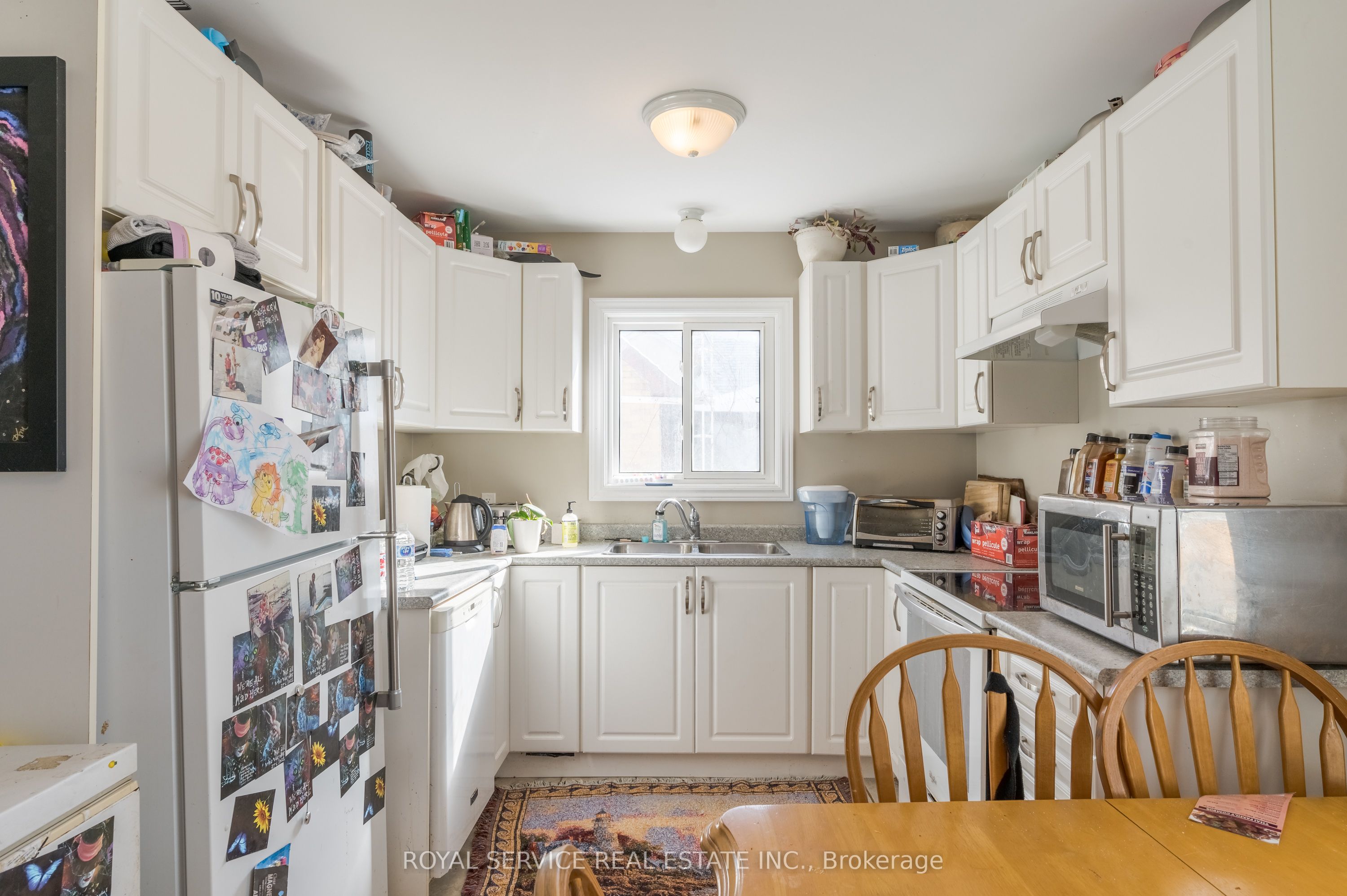 1402 Simcoe Street Property Photo 14