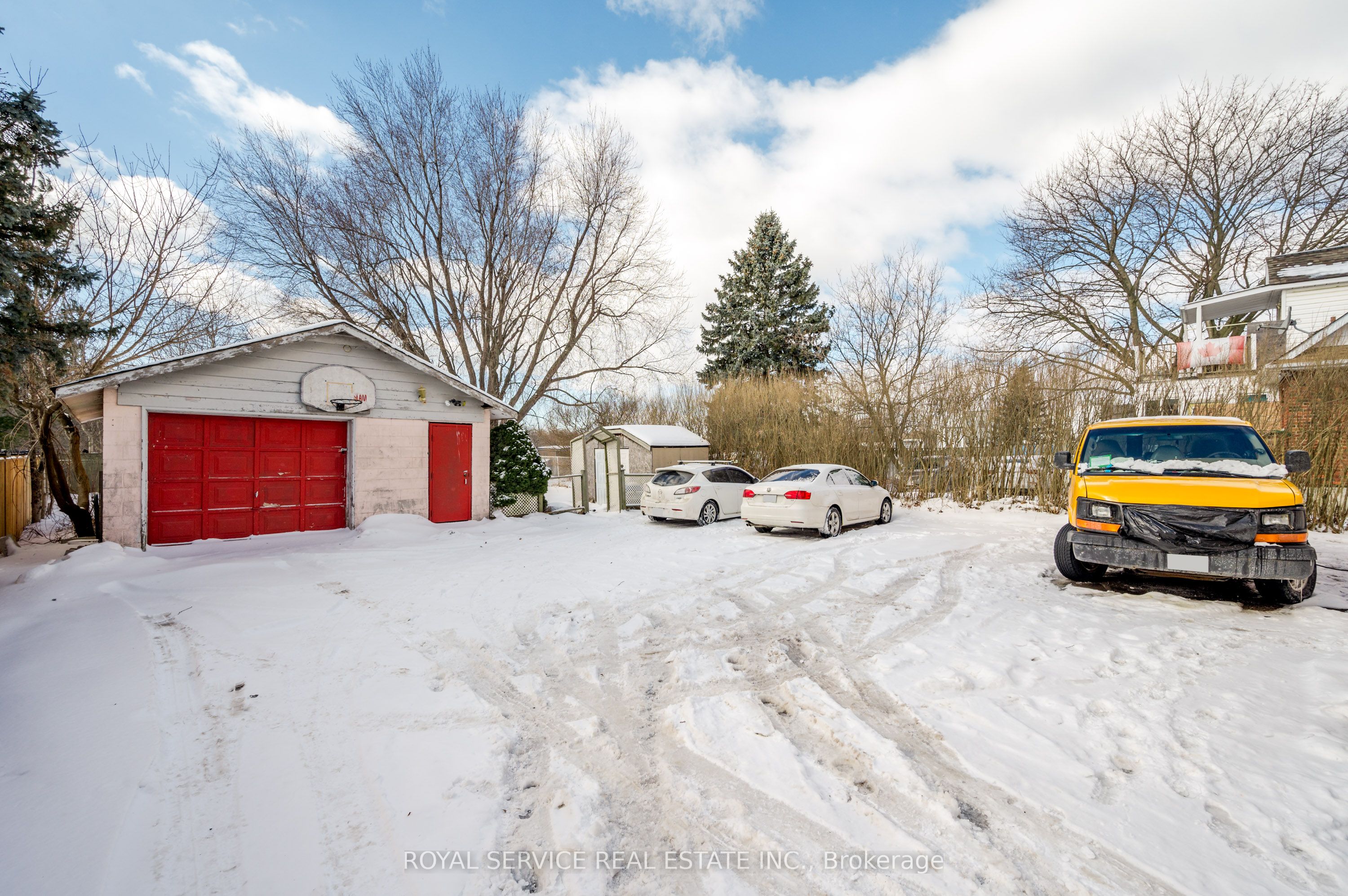 1402 Simcoe Street Property Photo 26
