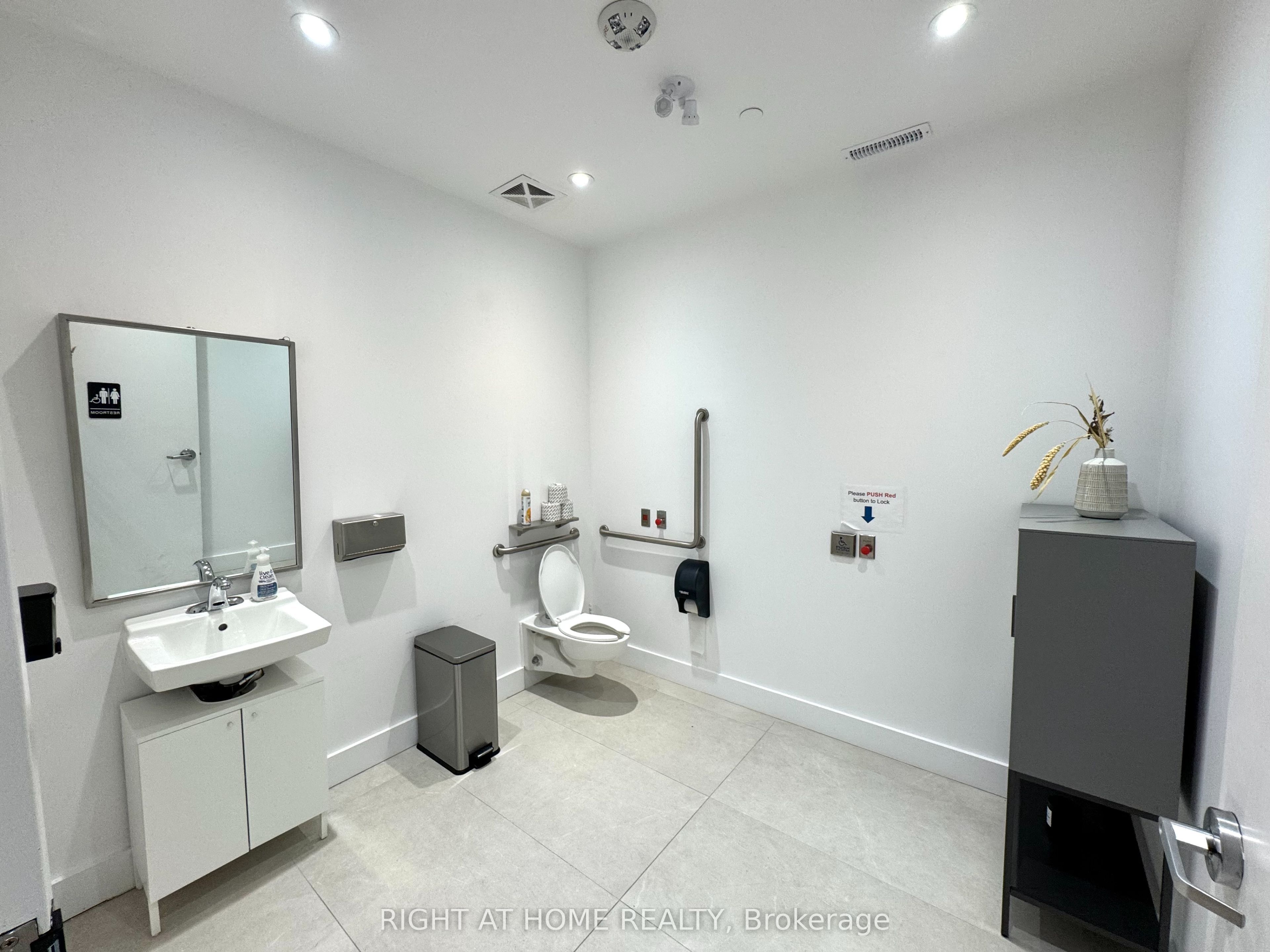 #unit A - 2229 Kingston Road Property Photo 8