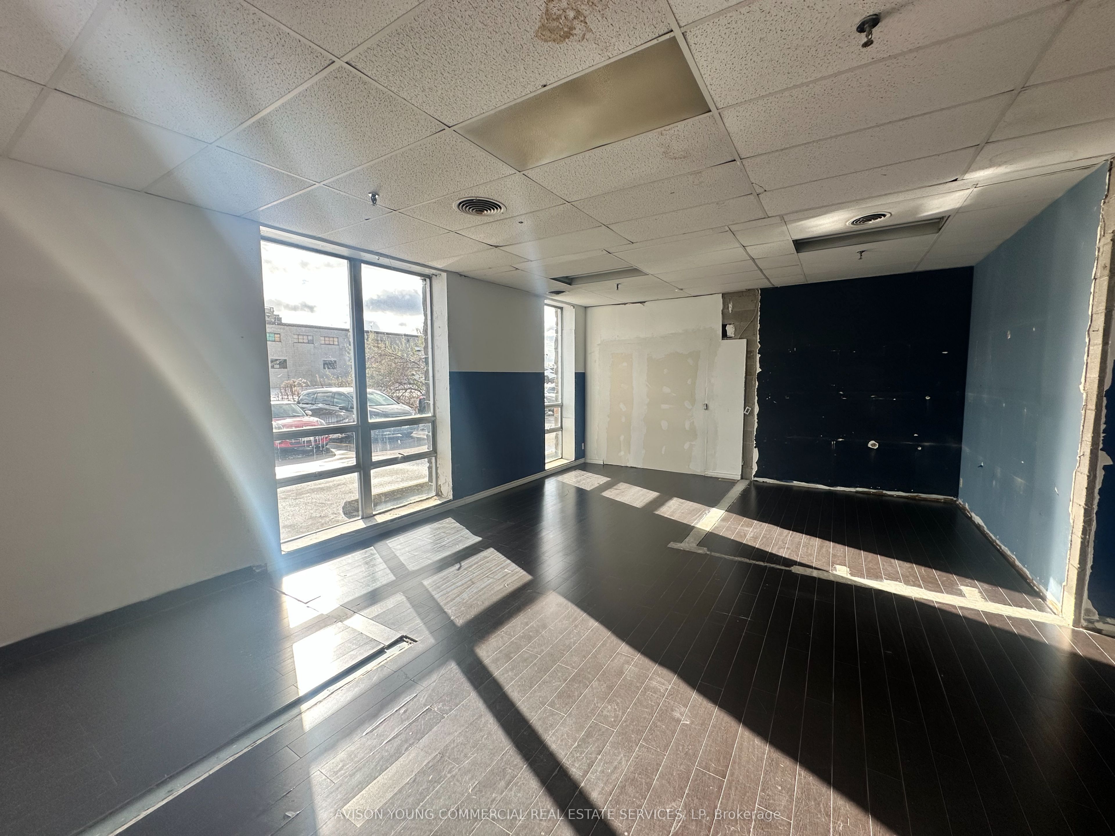 #3 - 2065 Midland Avenue Property Photo 2