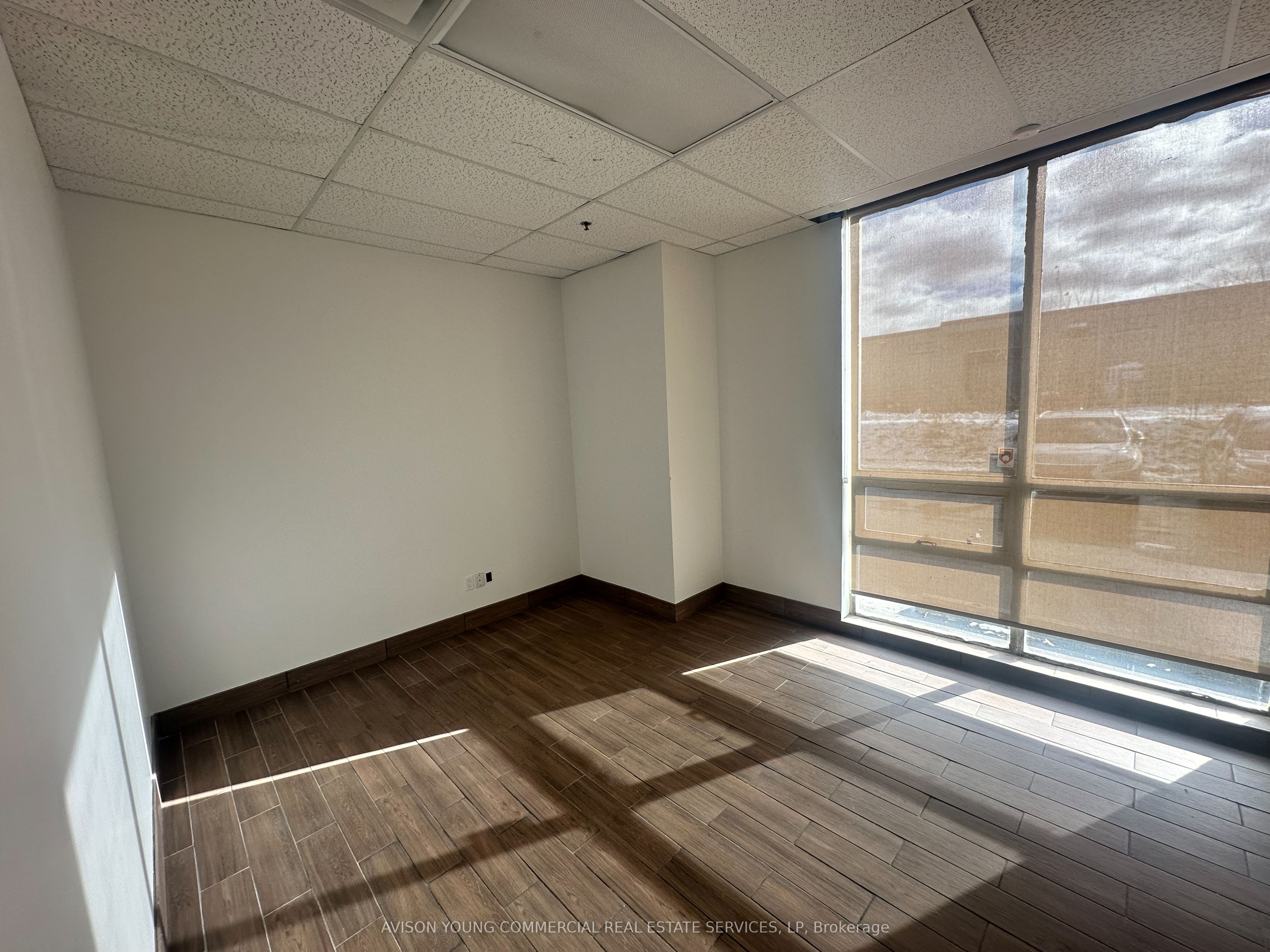 #3 - 2065 Midland Avenue Property Photo 4