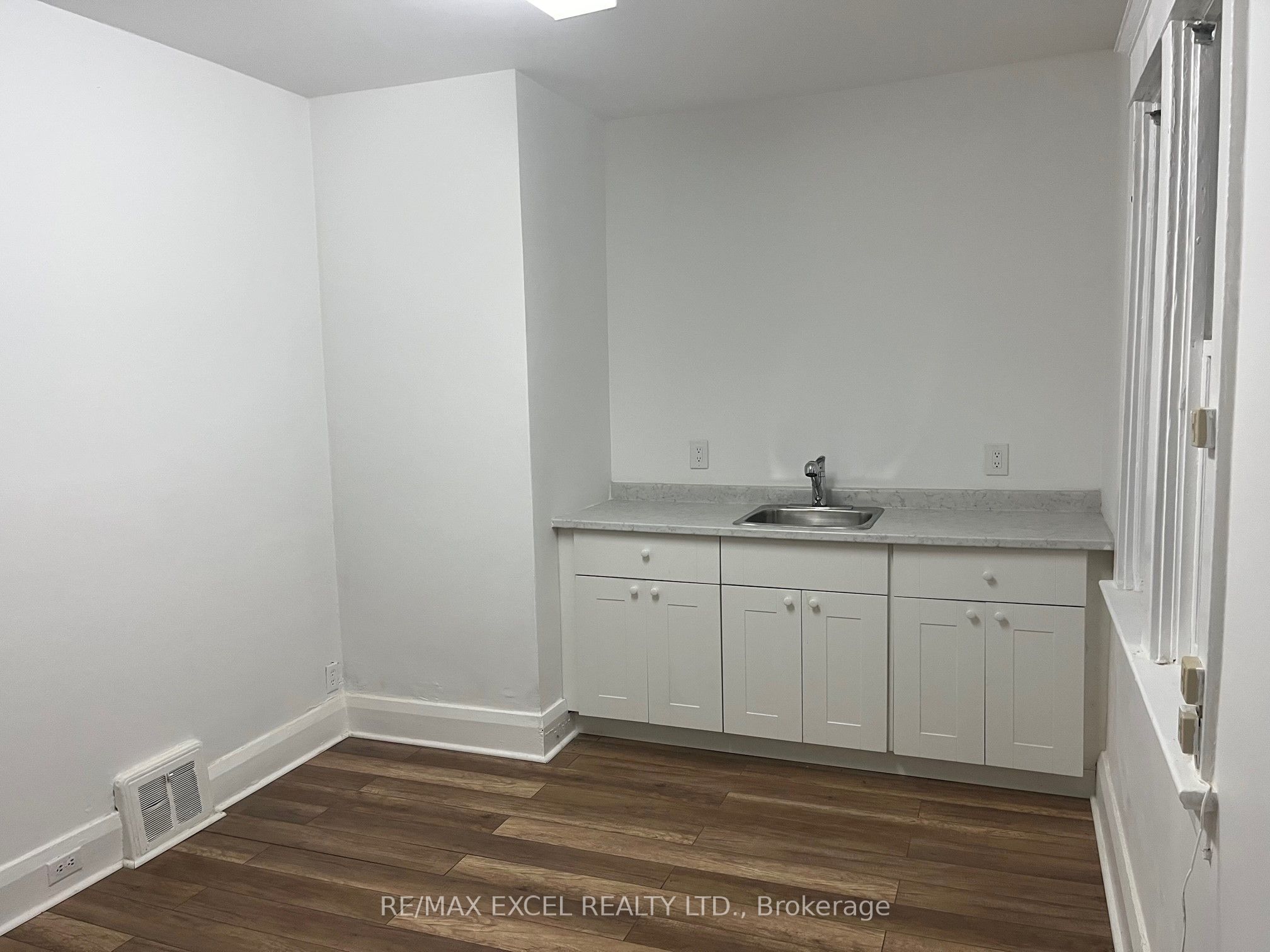 #upper - 300 Danforth Avenue Property Photo 9